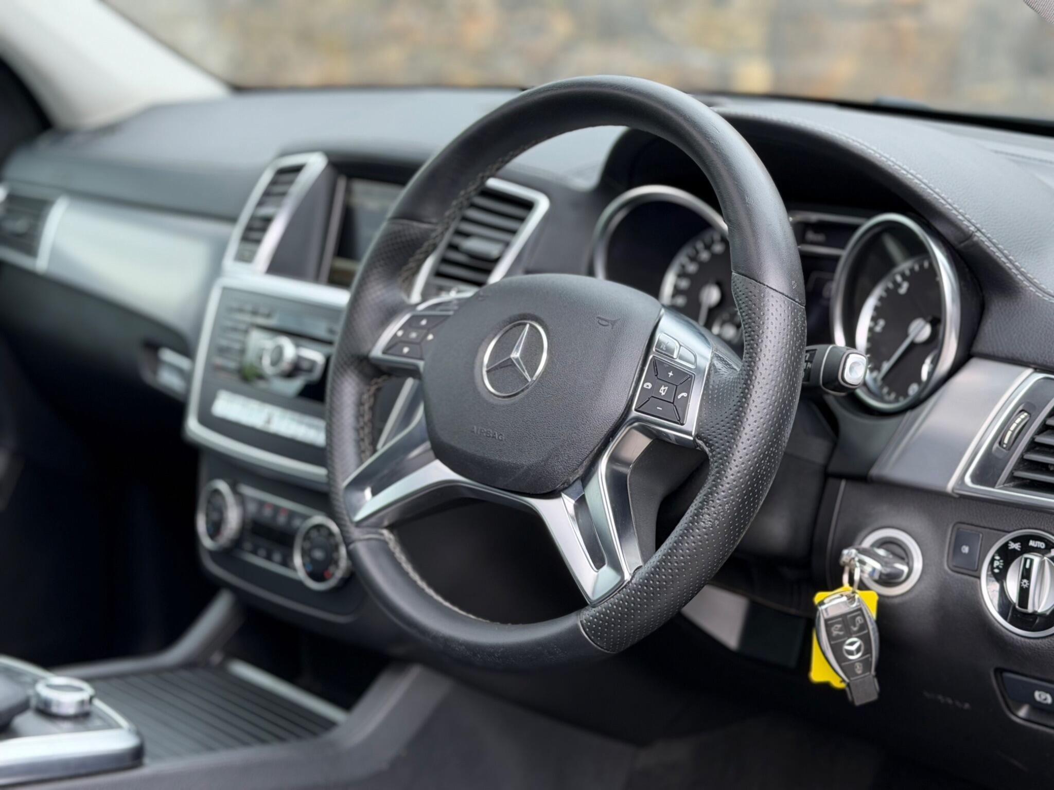 Mercedes-Benz GL view 14