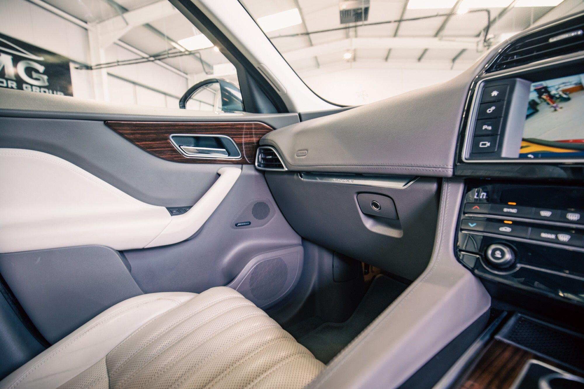Jaguar F-Pace view 24