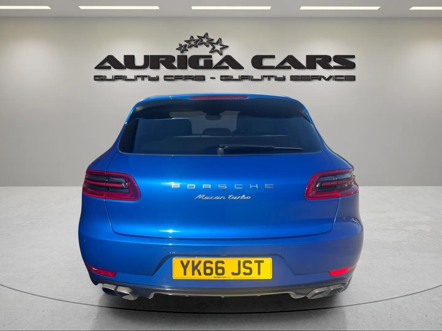 Porsche Macan view 9