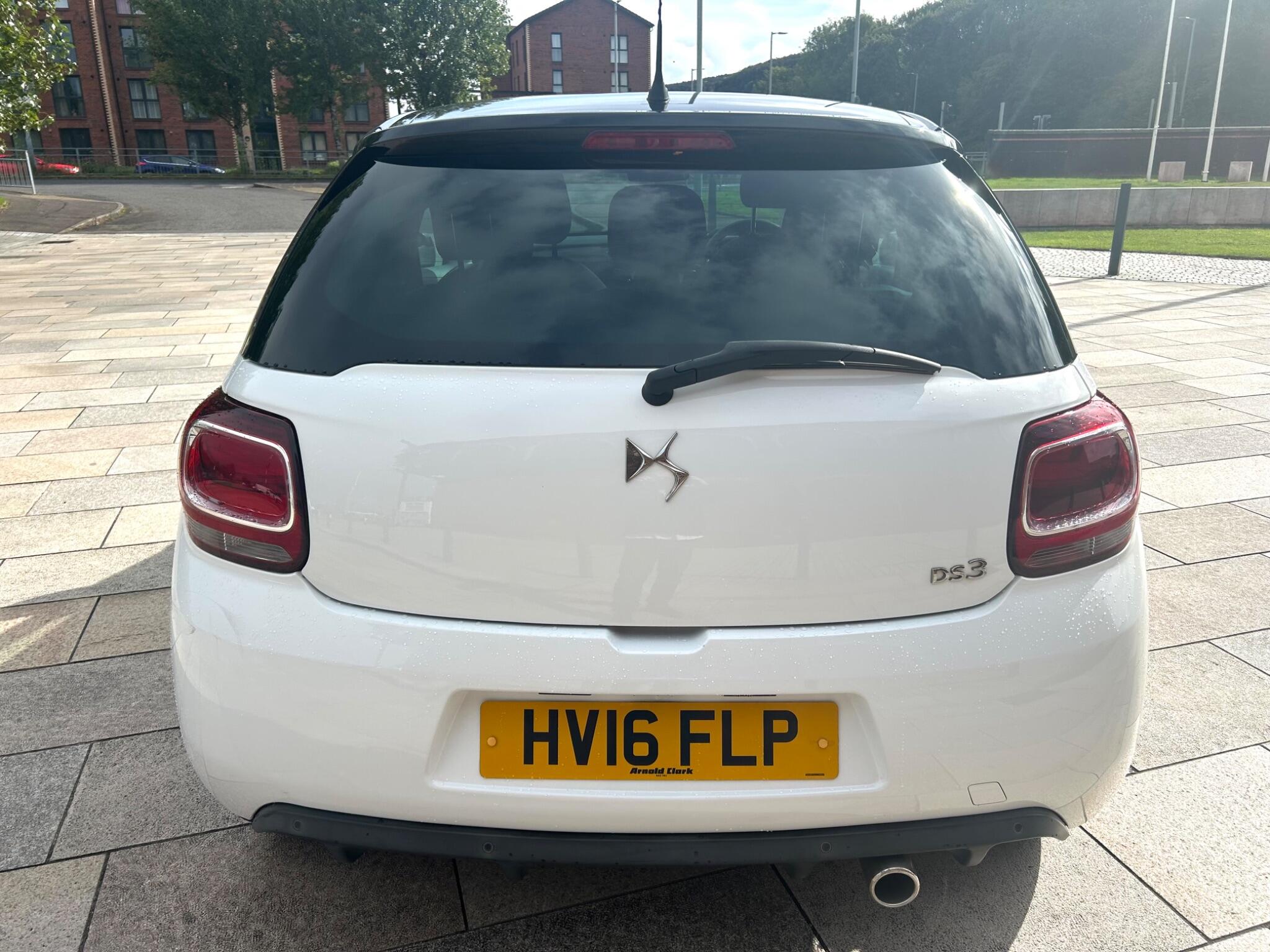 DS Automobiles DS 3 view 11