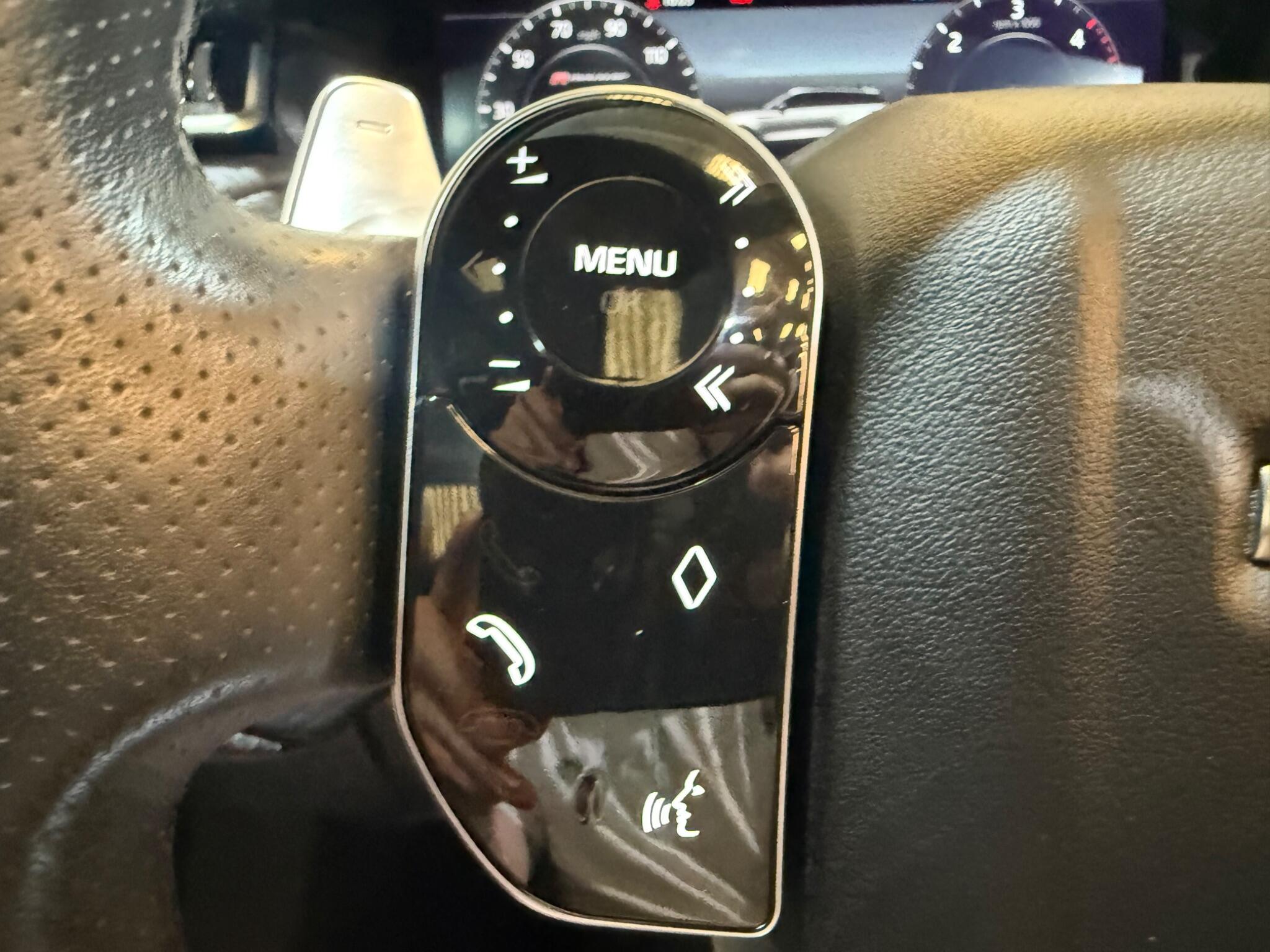Land Rover Range Rover Velar view 31