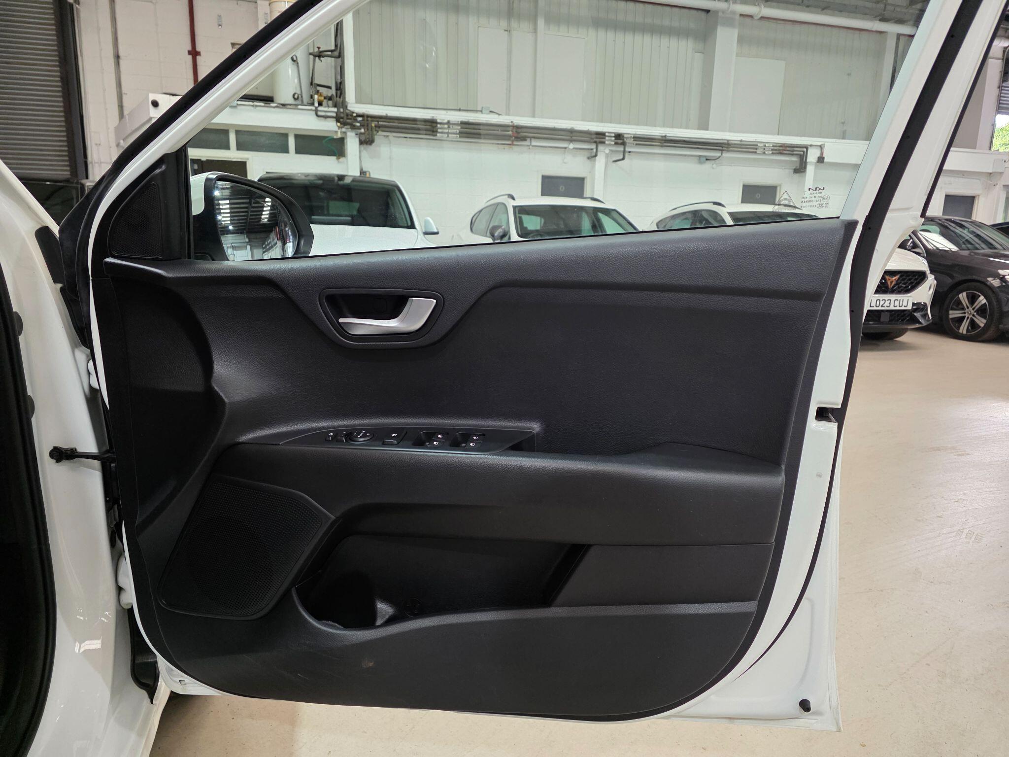 Kia Rio view 13