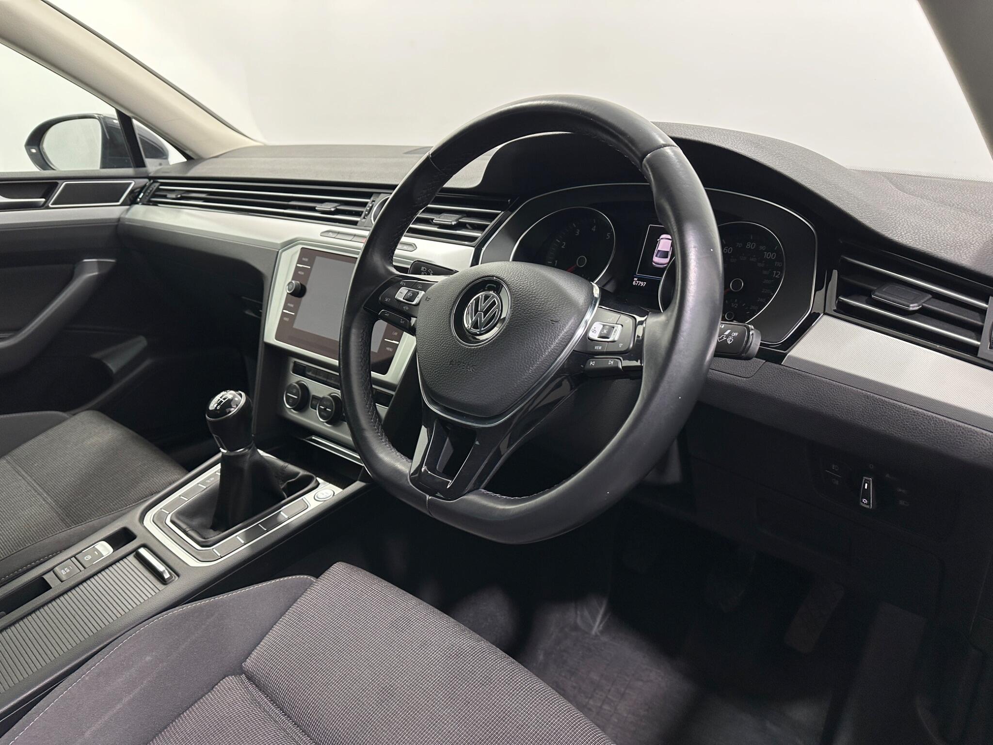 Volkswagen Passat view 11