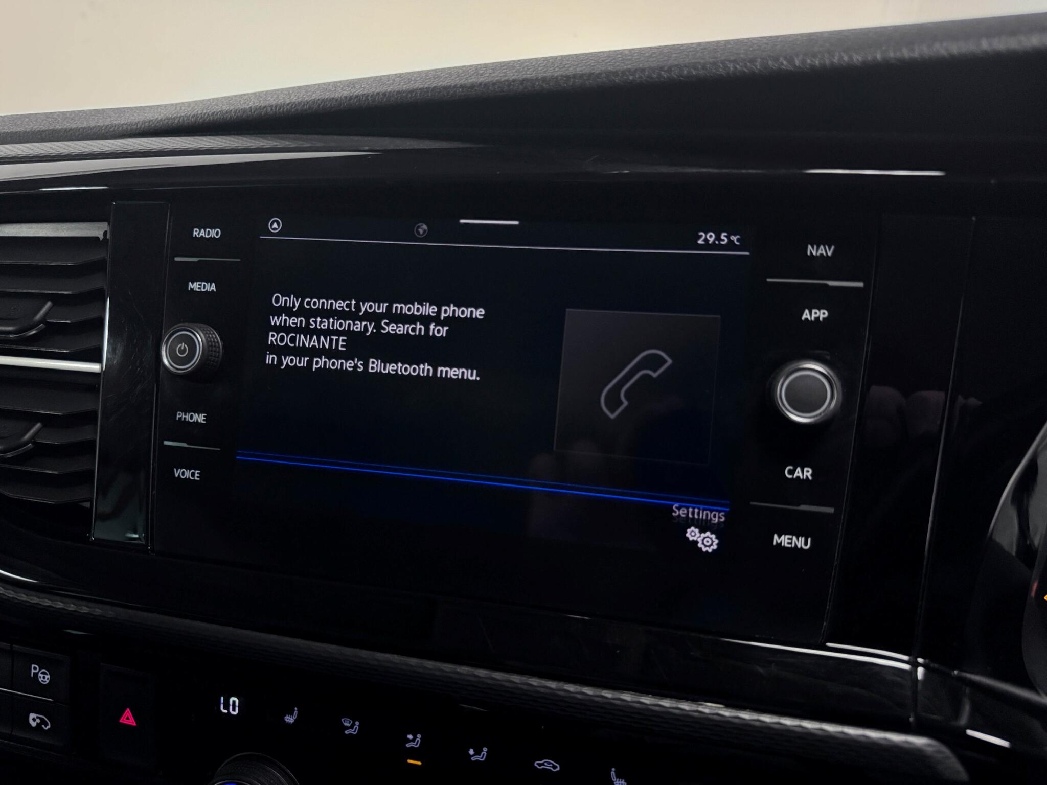 Volkswagen Caravelle view 45