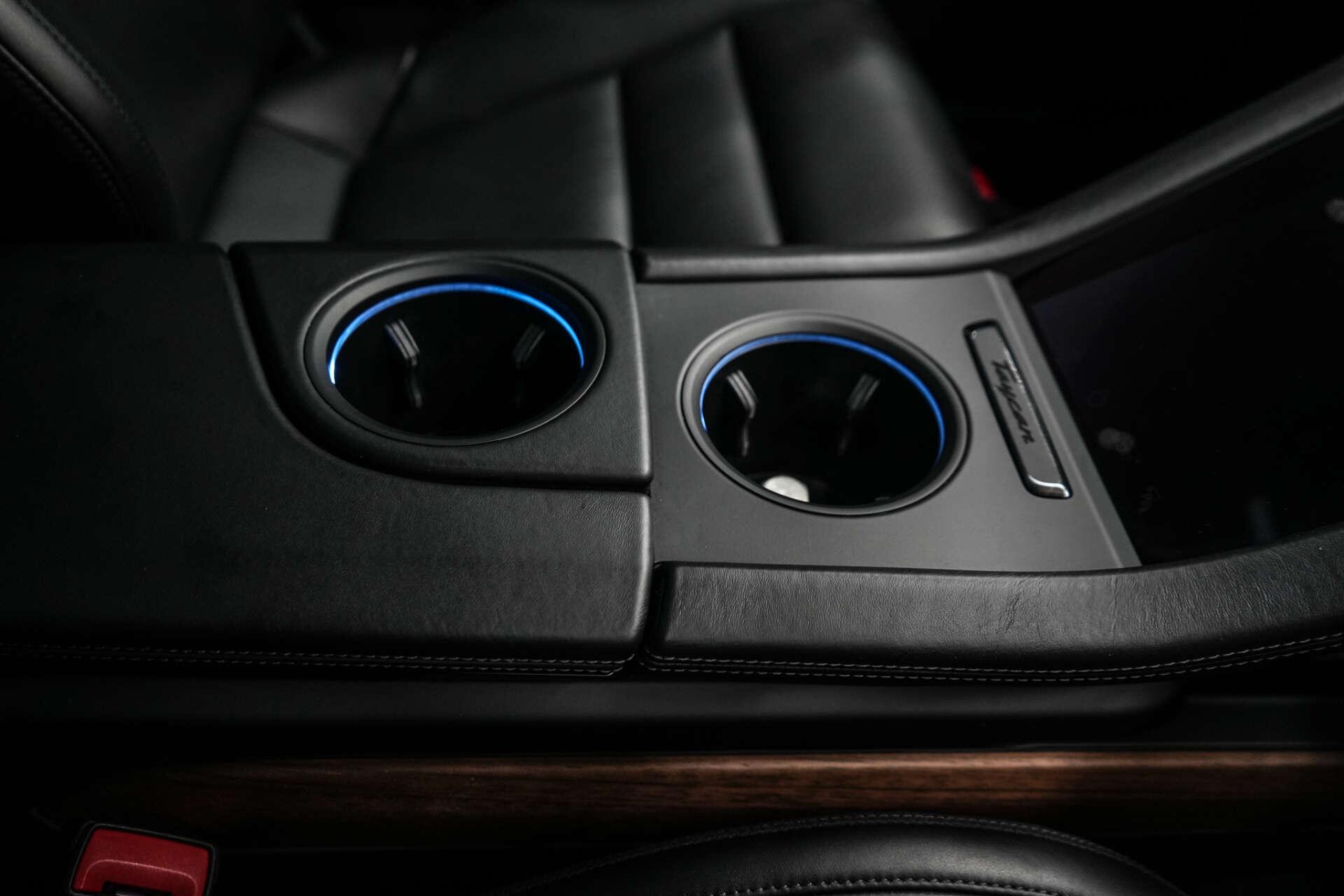 Porsche Taycan view 36
