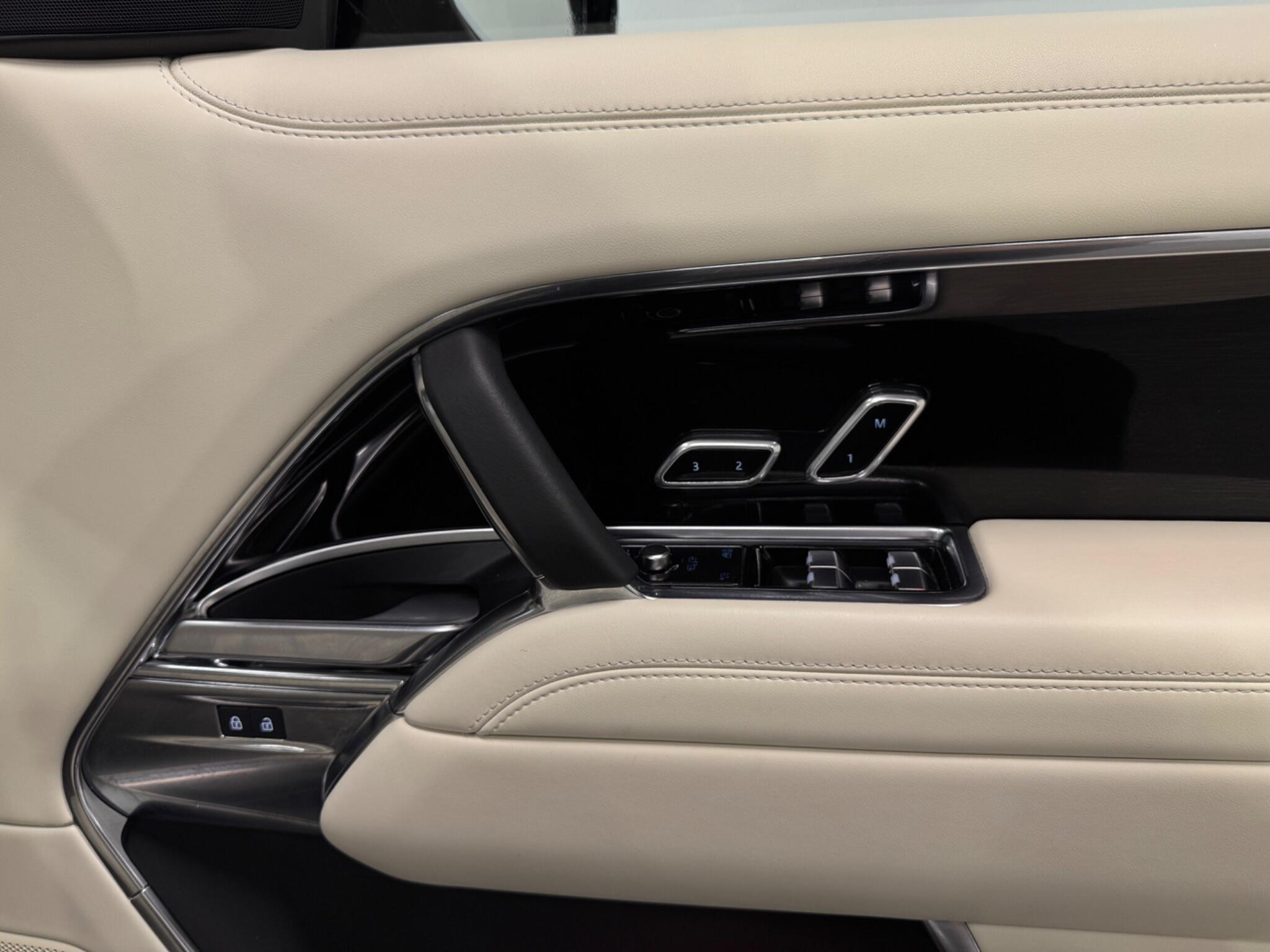 Land Rover Range Rover view 13