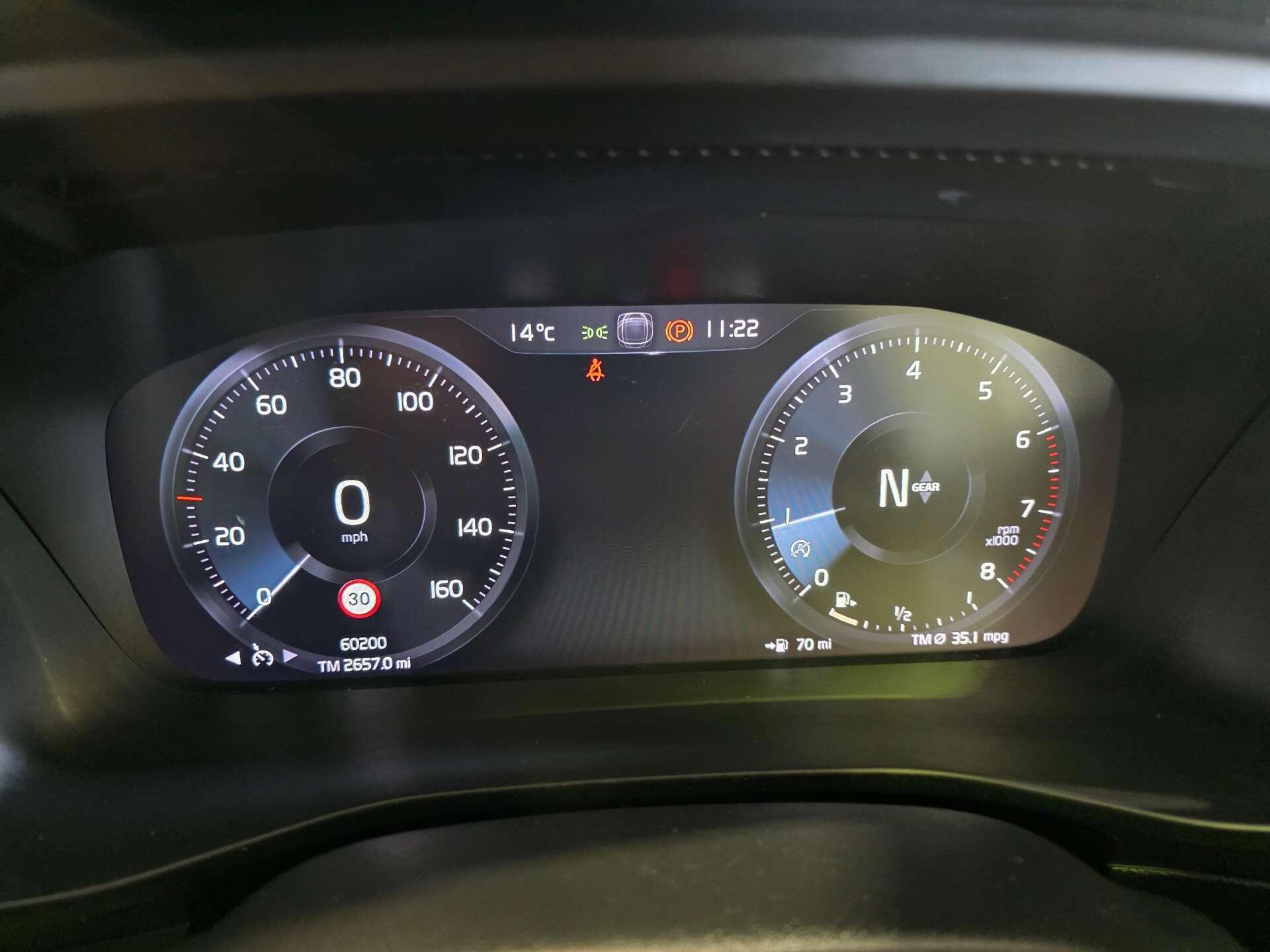 Volvo XC40 view 18