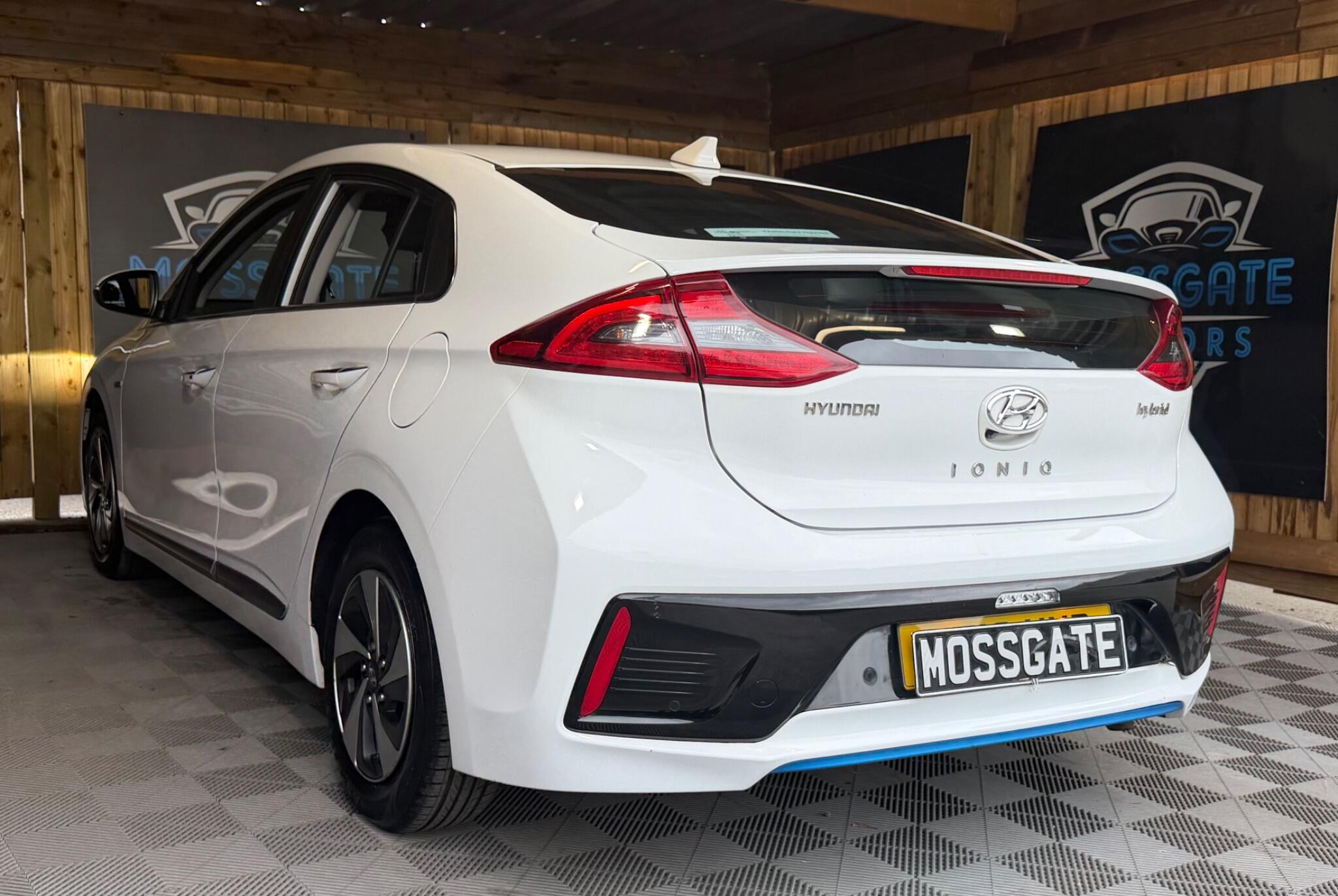 Hyundai Ioniq view 7