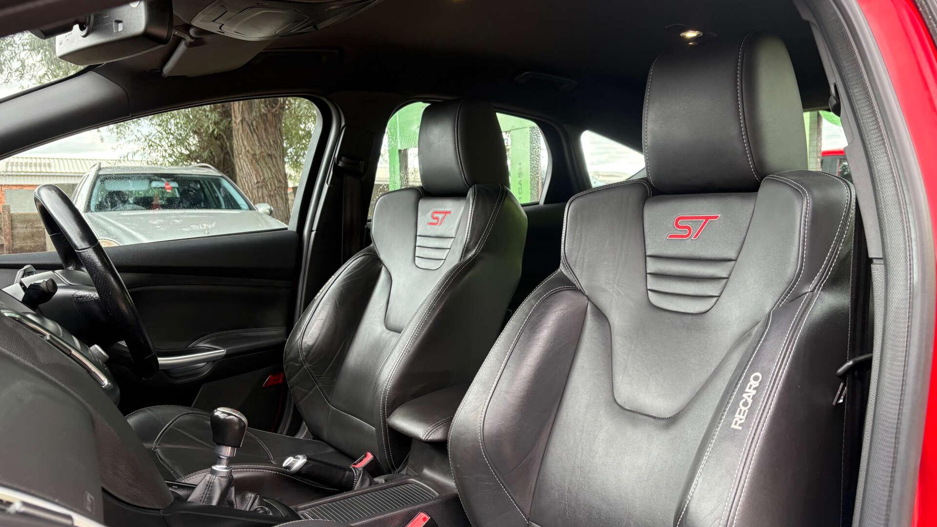Ford Focus view 15