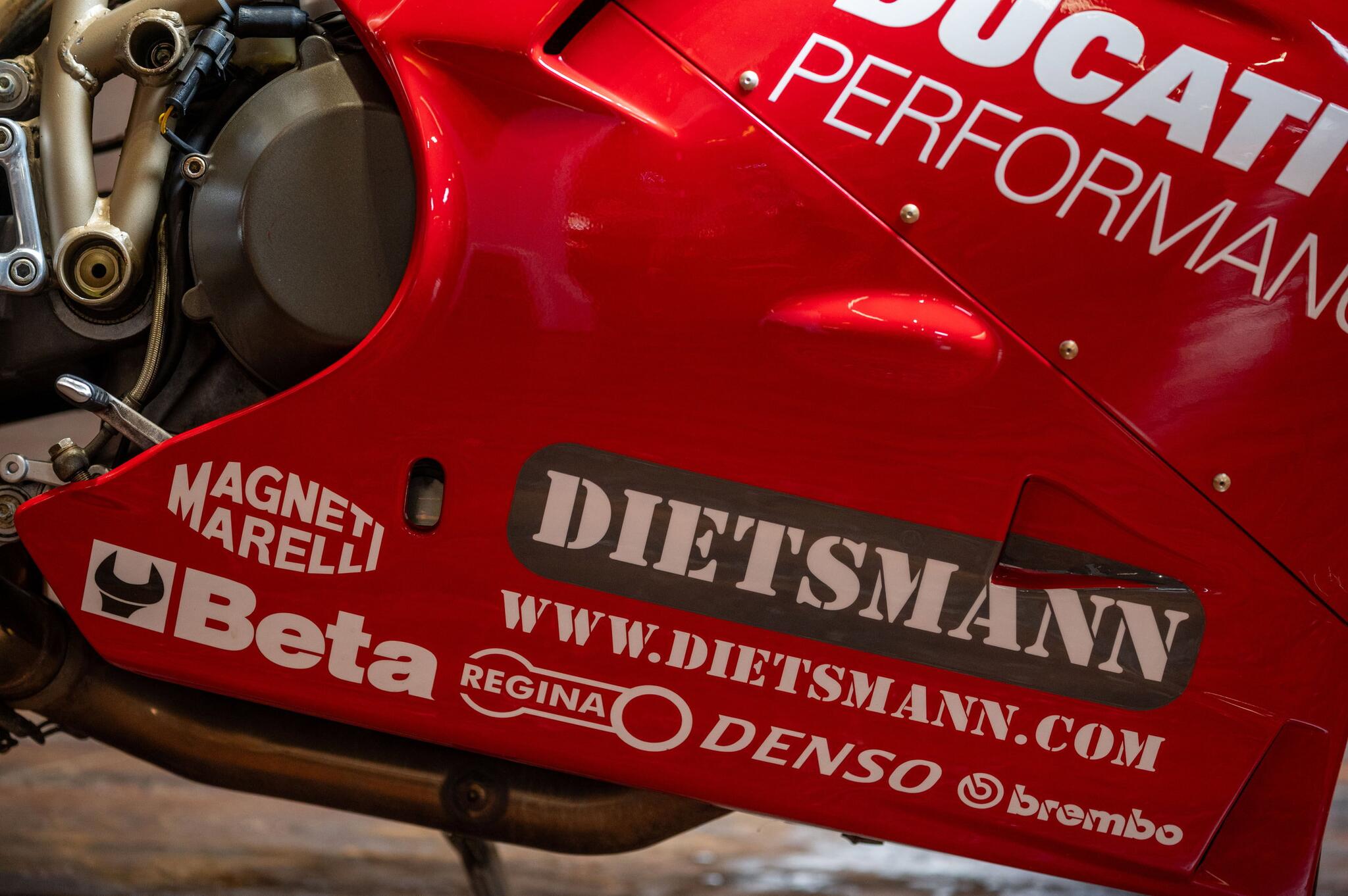 Ducati 916 view 8