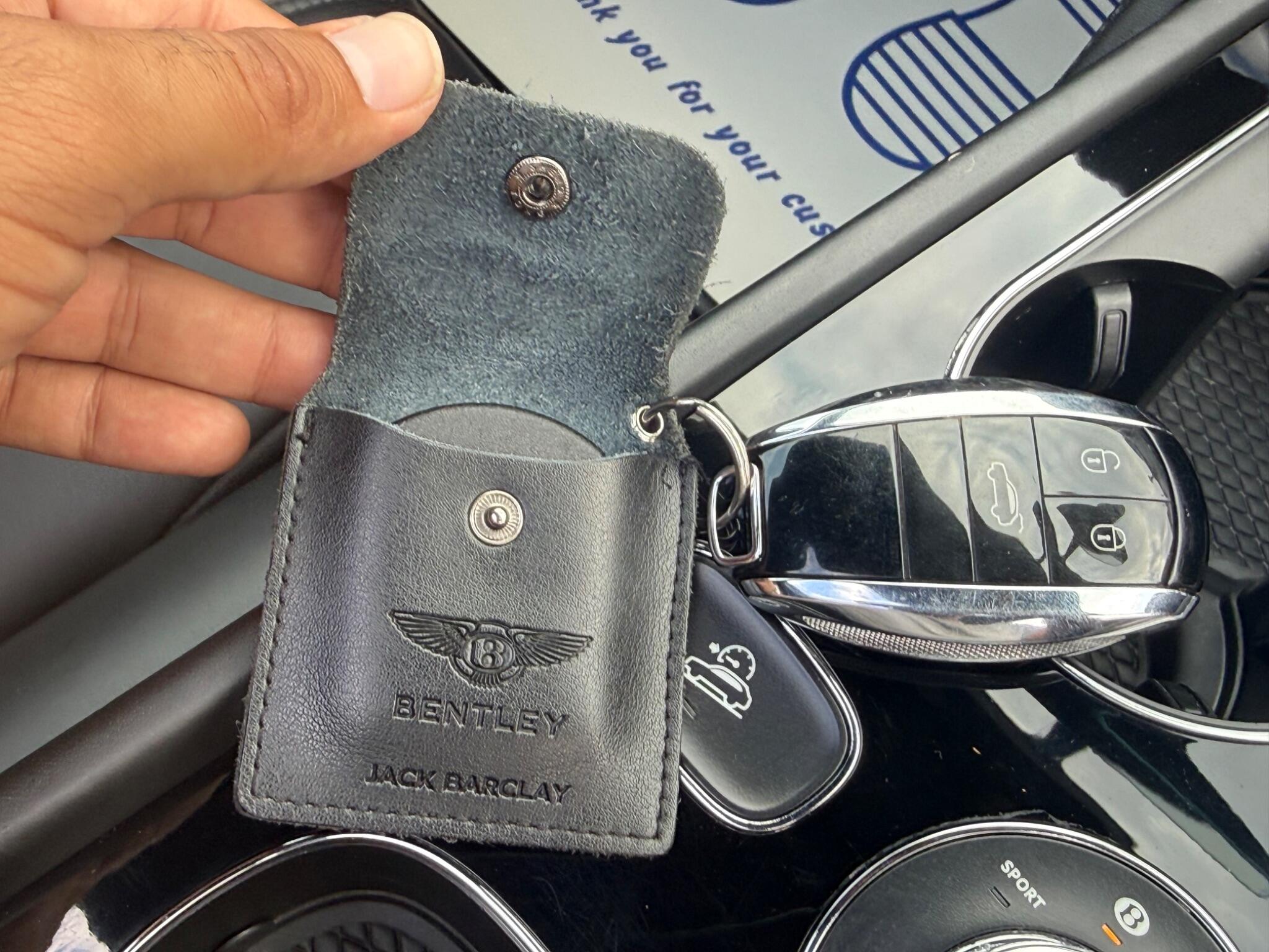 Bentley Bentayga view 30