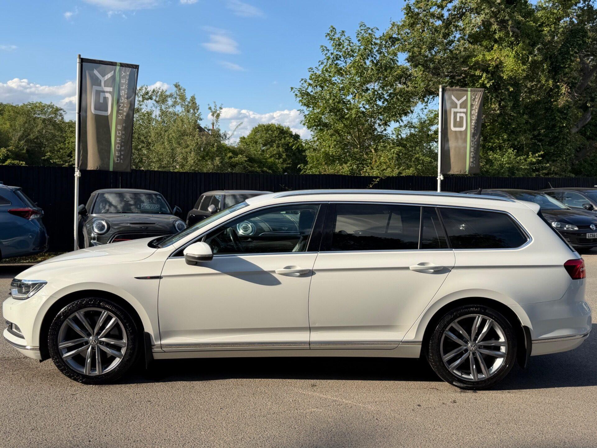 Volkswagen Passat view 11