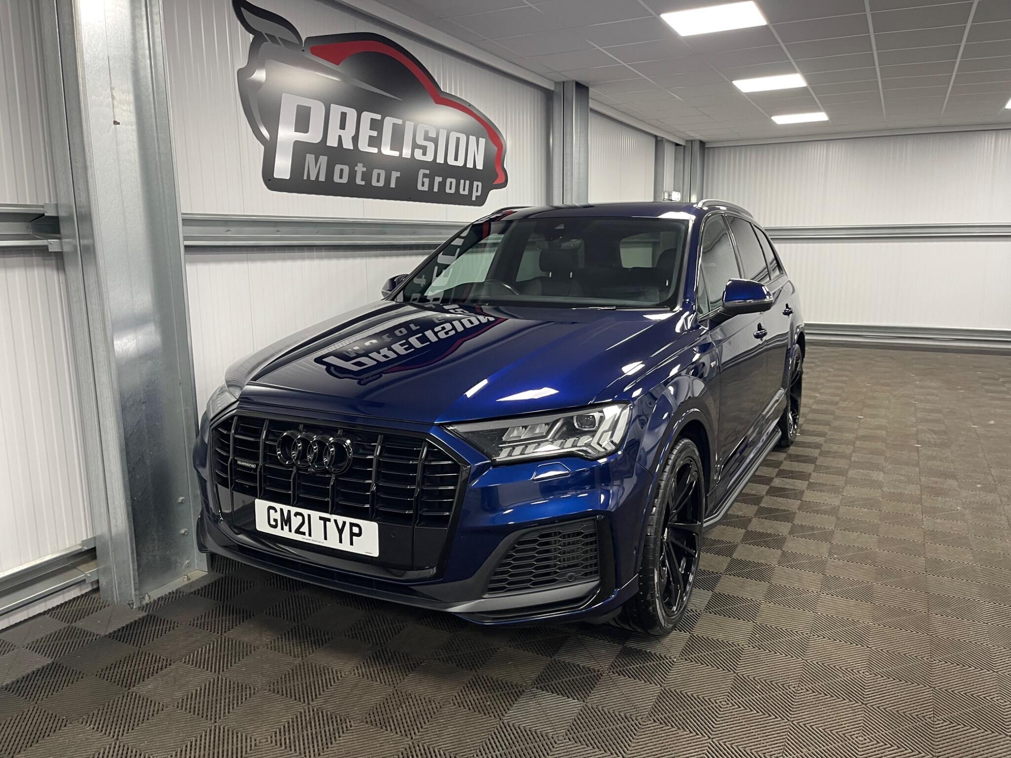 Audi Q7 view 11