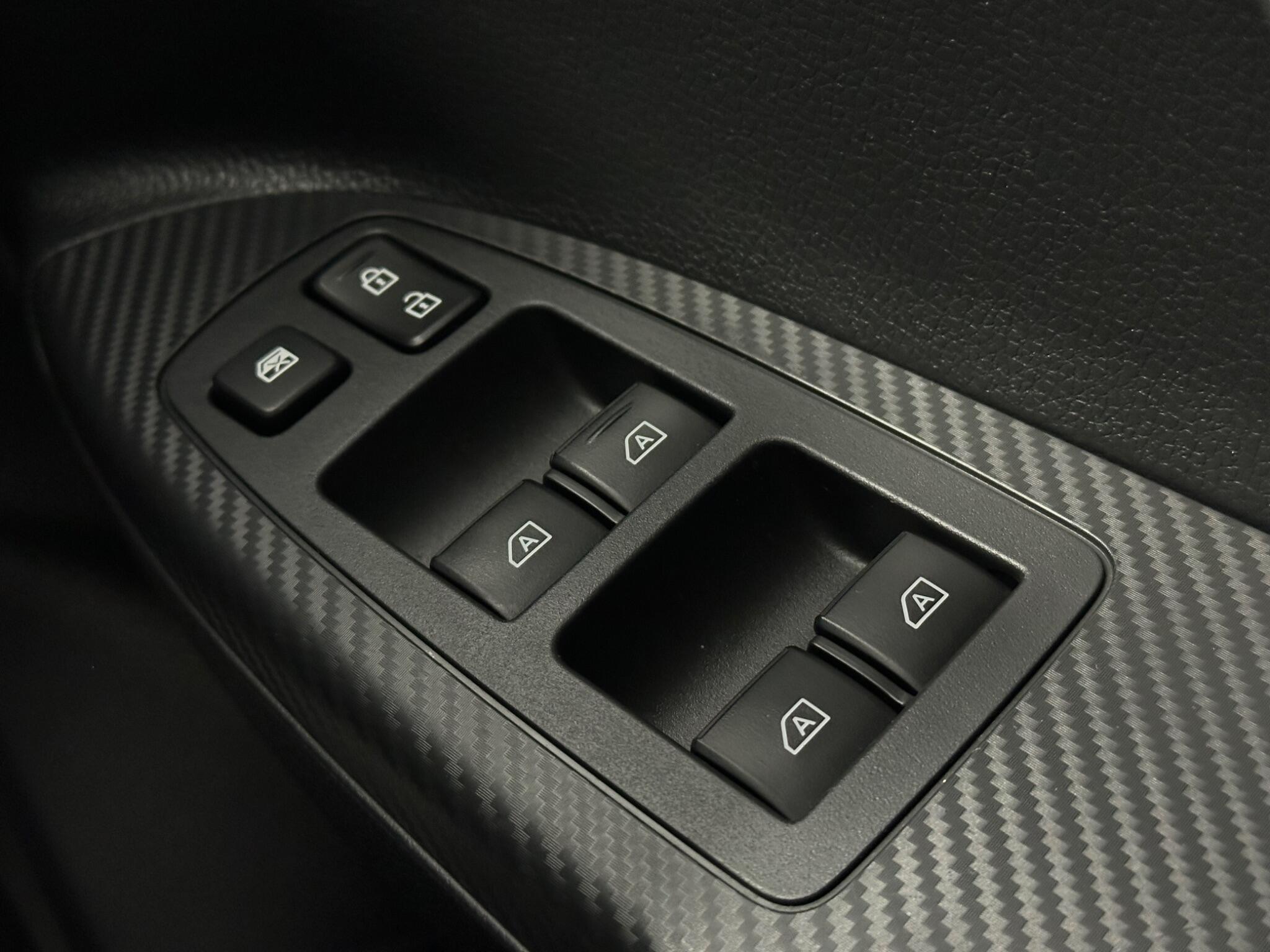 Mitsubishi Eclipse Cross view 19