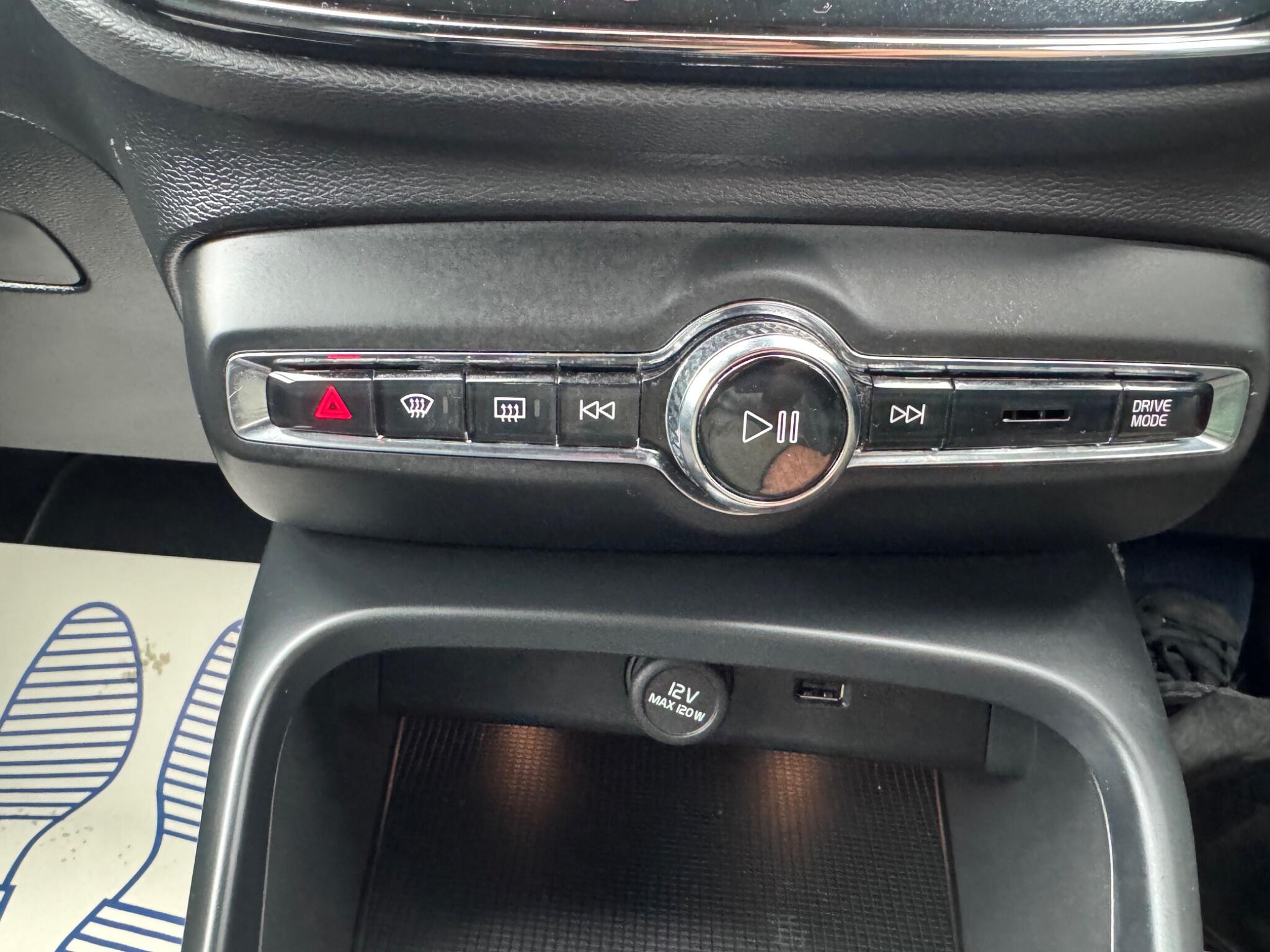 Volvo XC40 view 13