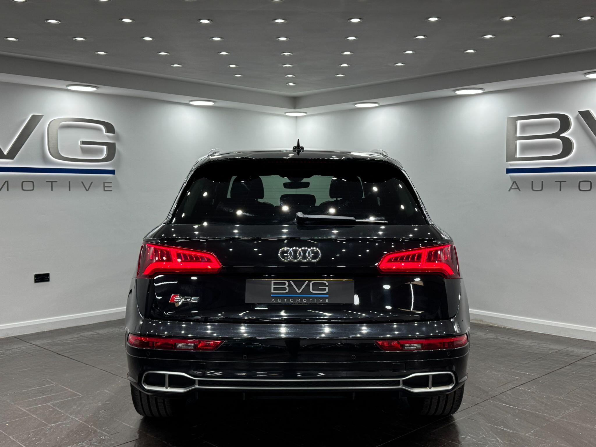 Audi SQ5 view 10