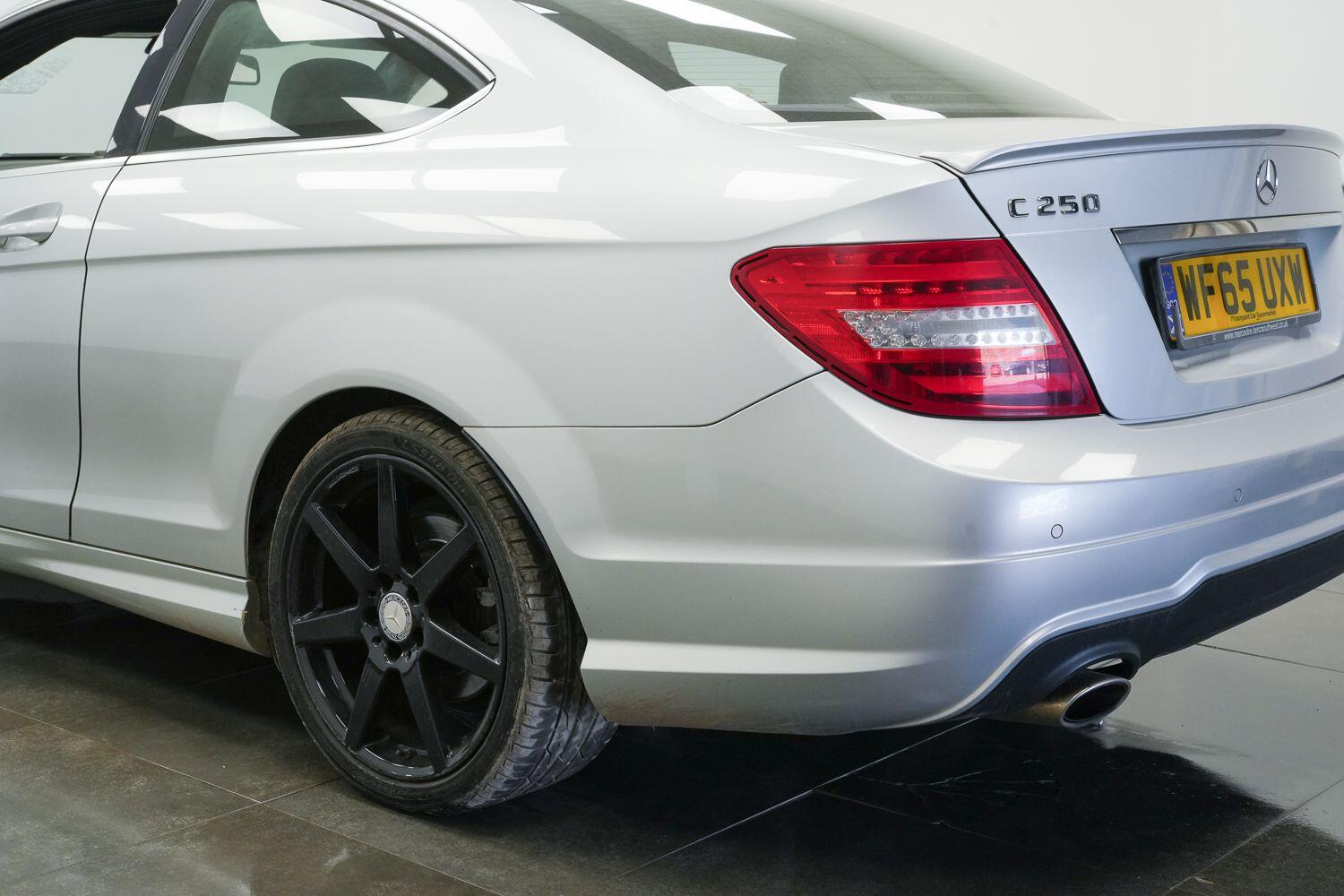 Mercedes-Benz C Class view 7