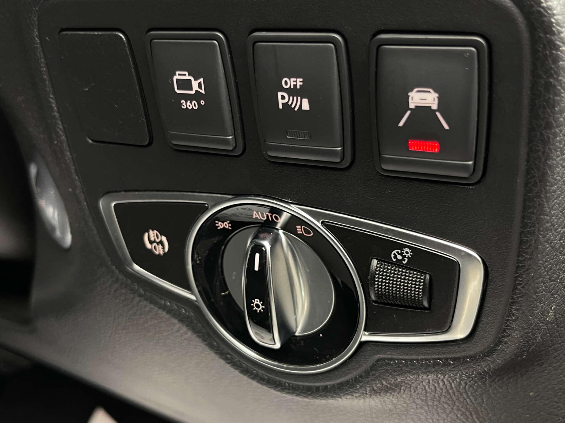 Mercedes-Benz X Class view 17