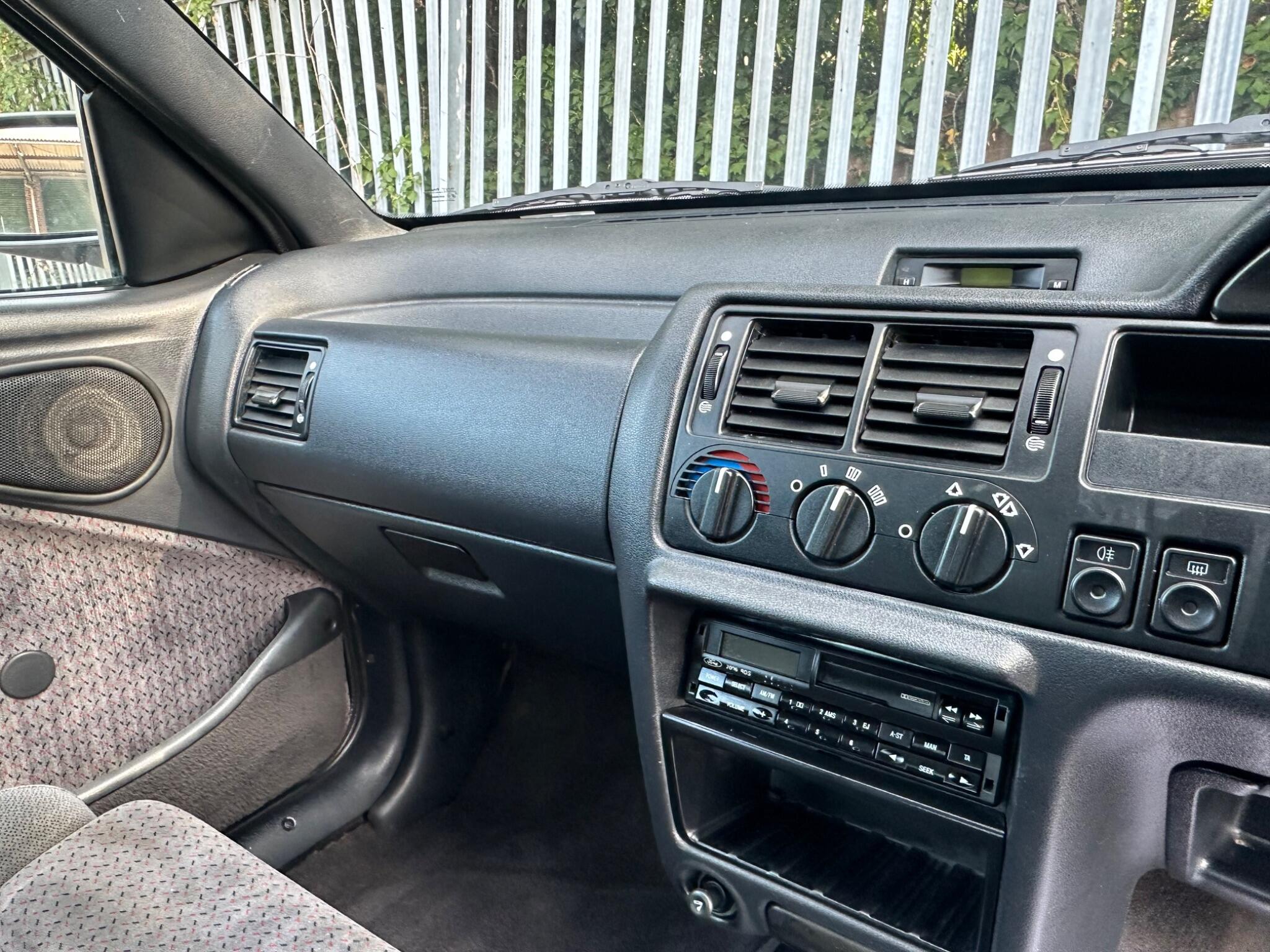 Ford Escort view 22