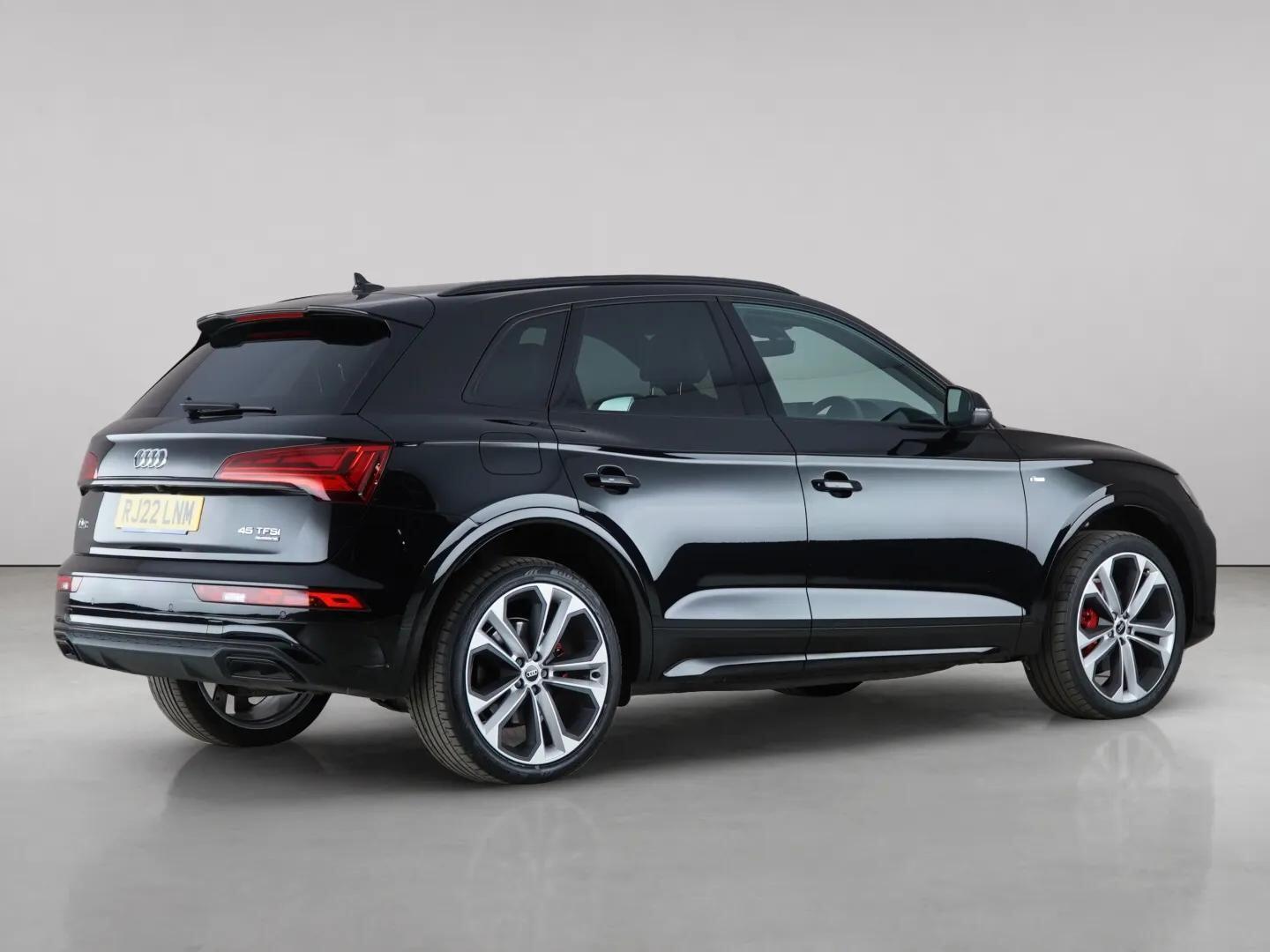 Audi Q5 view 8