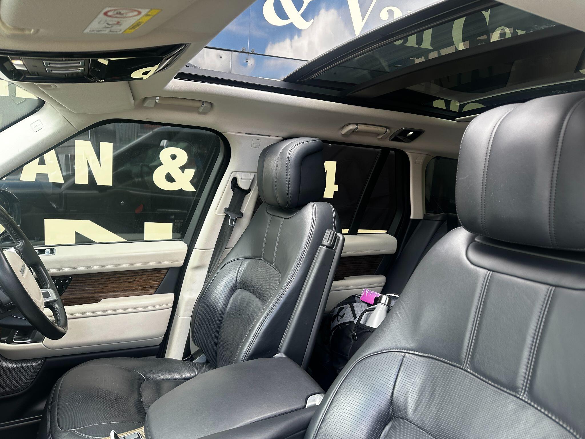 Land Rover Range Rover view 3