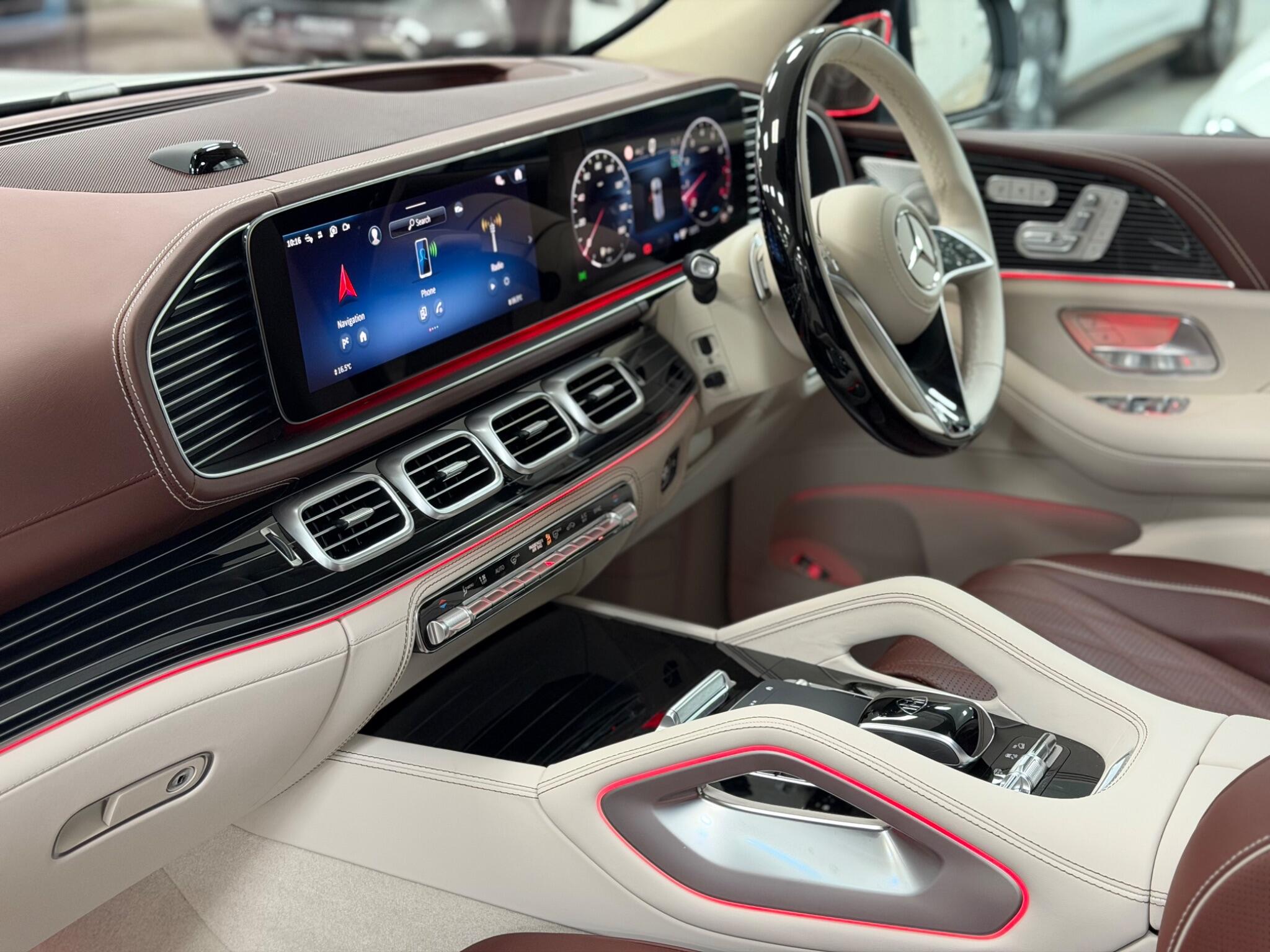 Mercedes-Benz GLS view 32