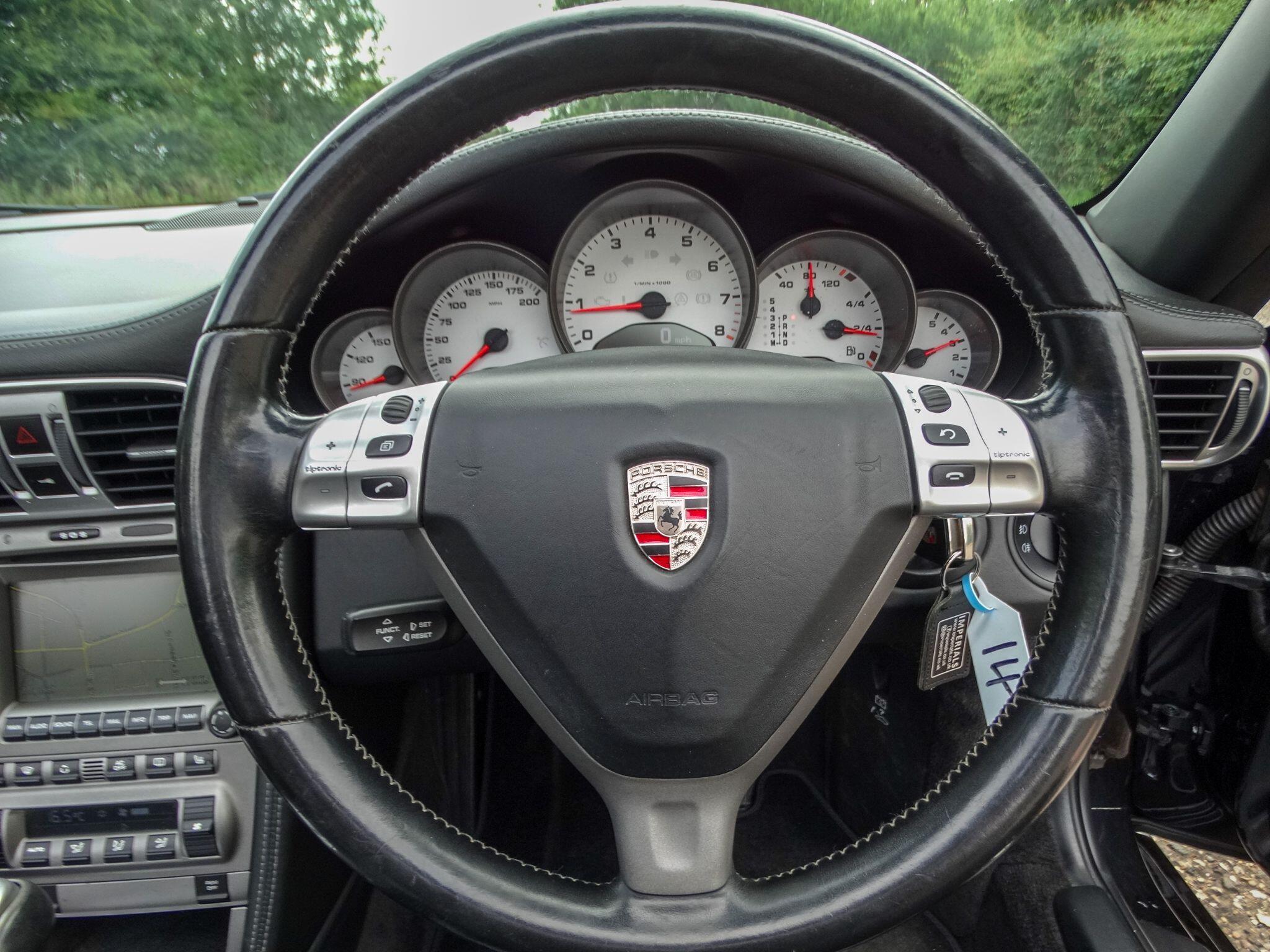 Porsche 911 view 7