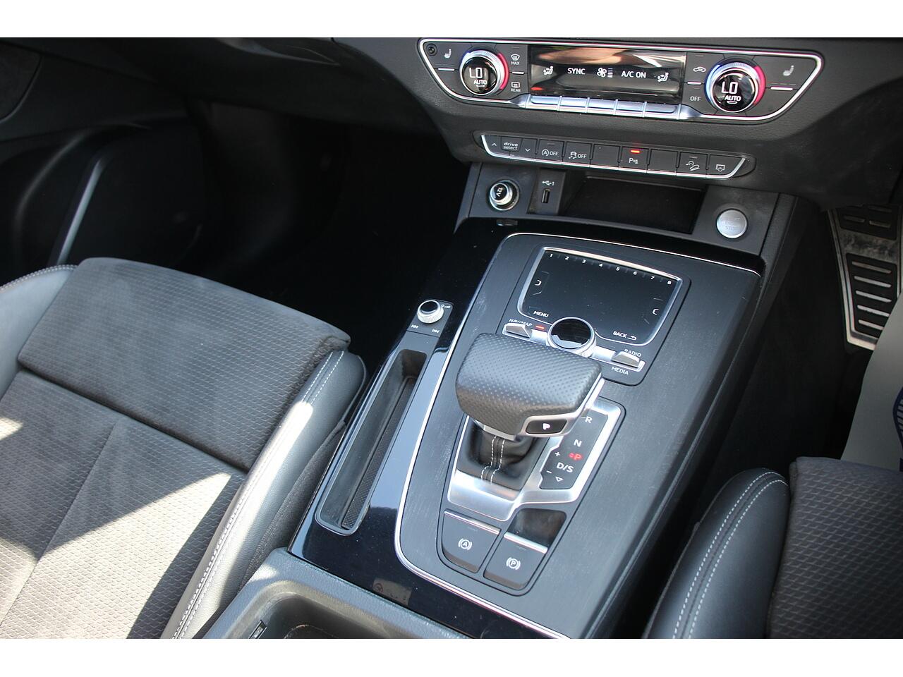 Audi Q5 view 24
