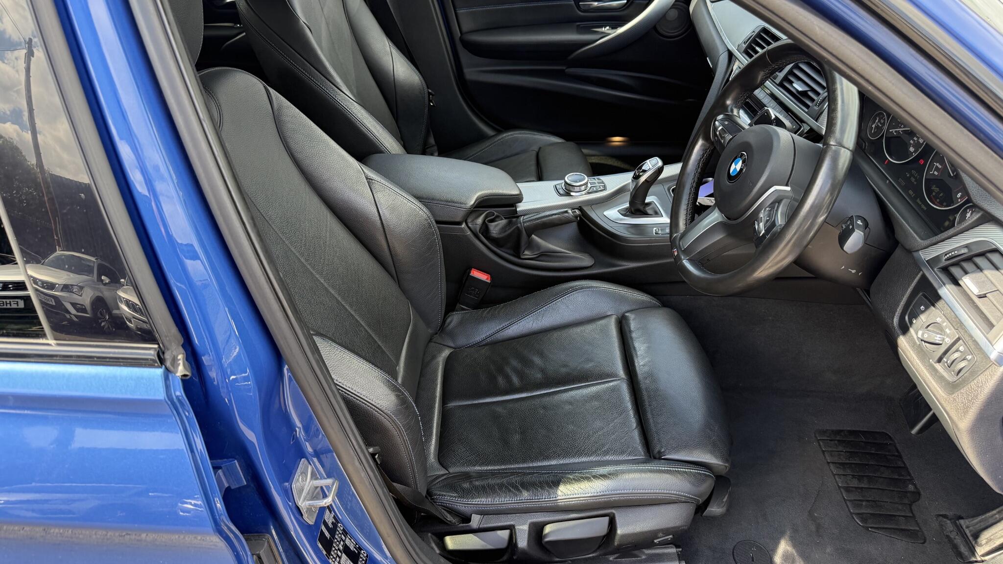 BMW 3 Series view 23