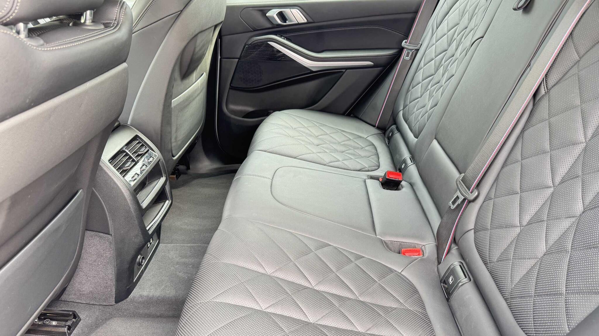 BMW X5 view 8