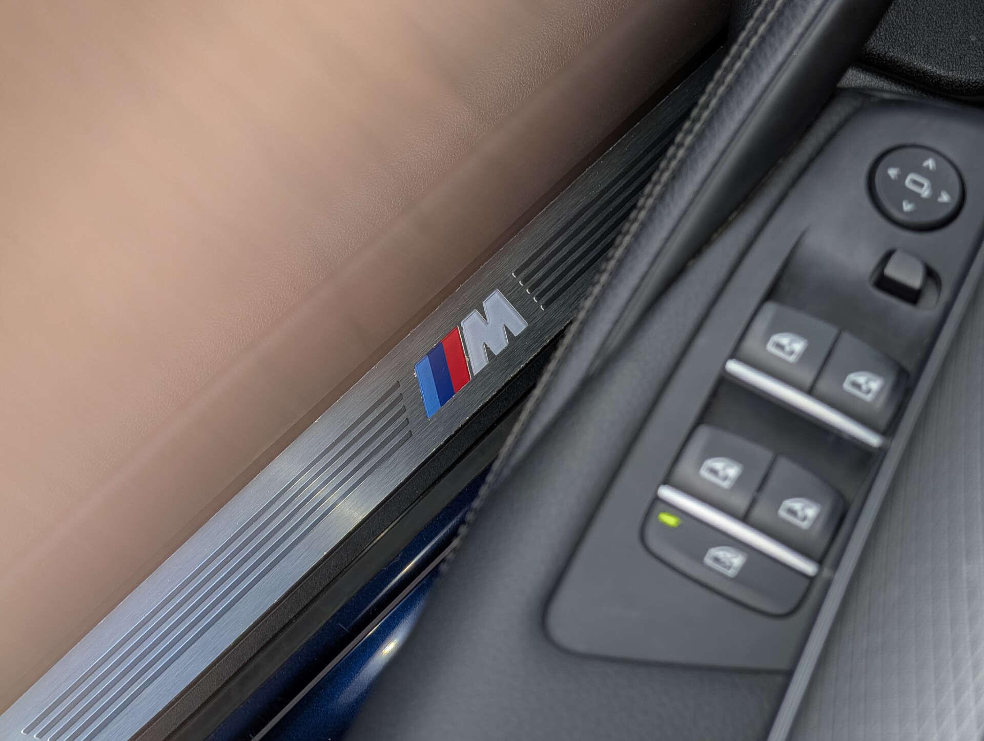 BMW 5 Series view 24