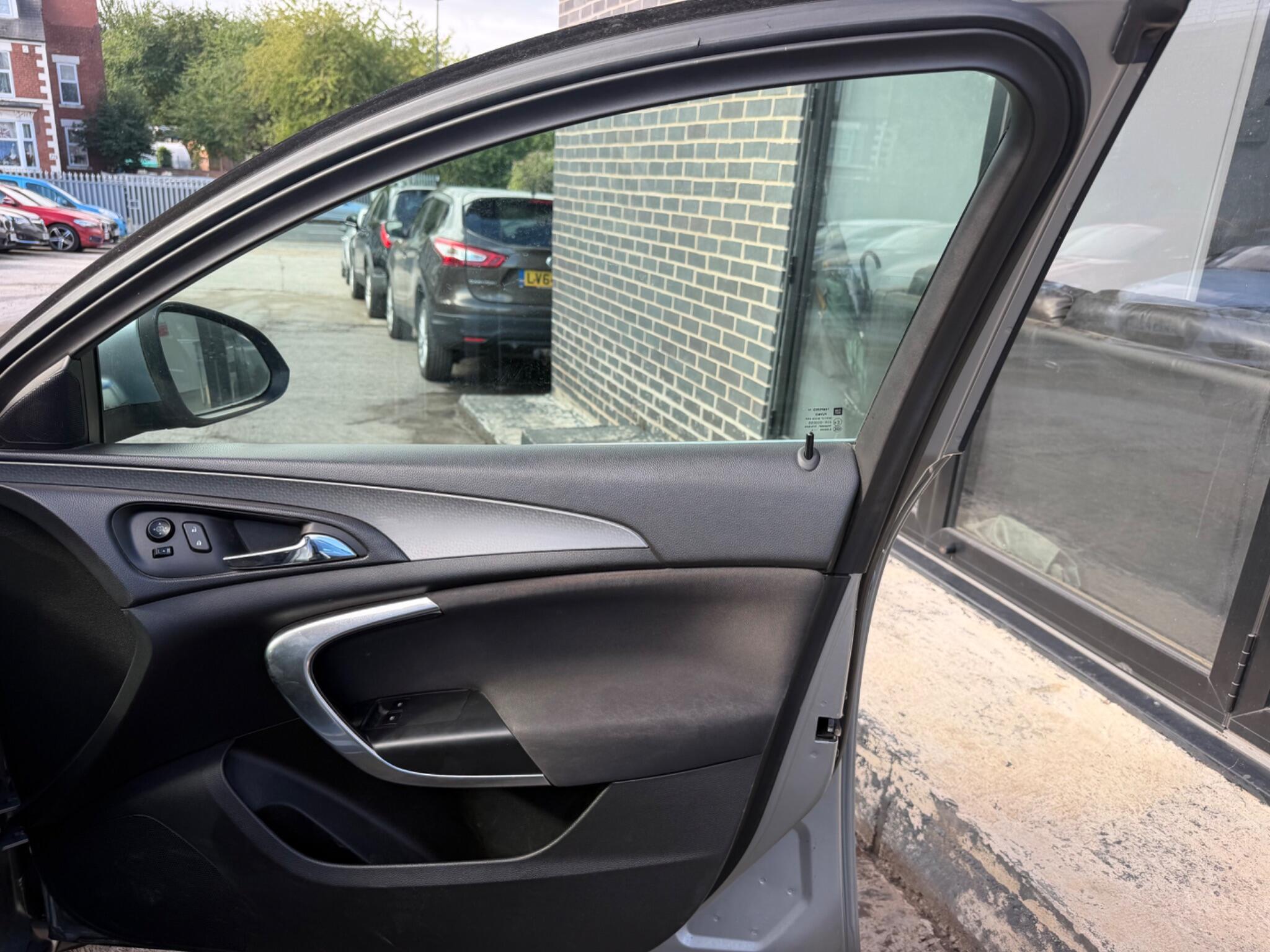 Vauxhall Insignia view 9