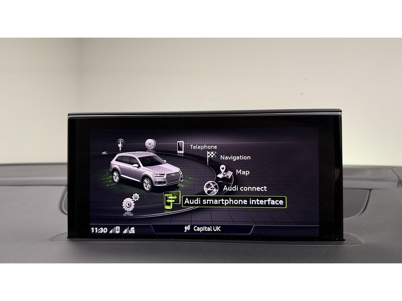 Audi Q7 view 29