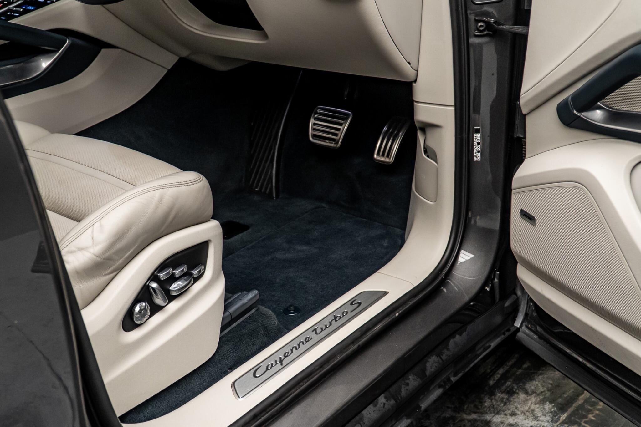 Porsche Cayenne view 43