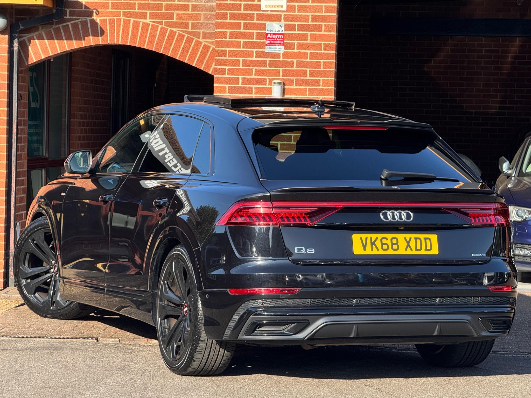 Audi Q8 view 4