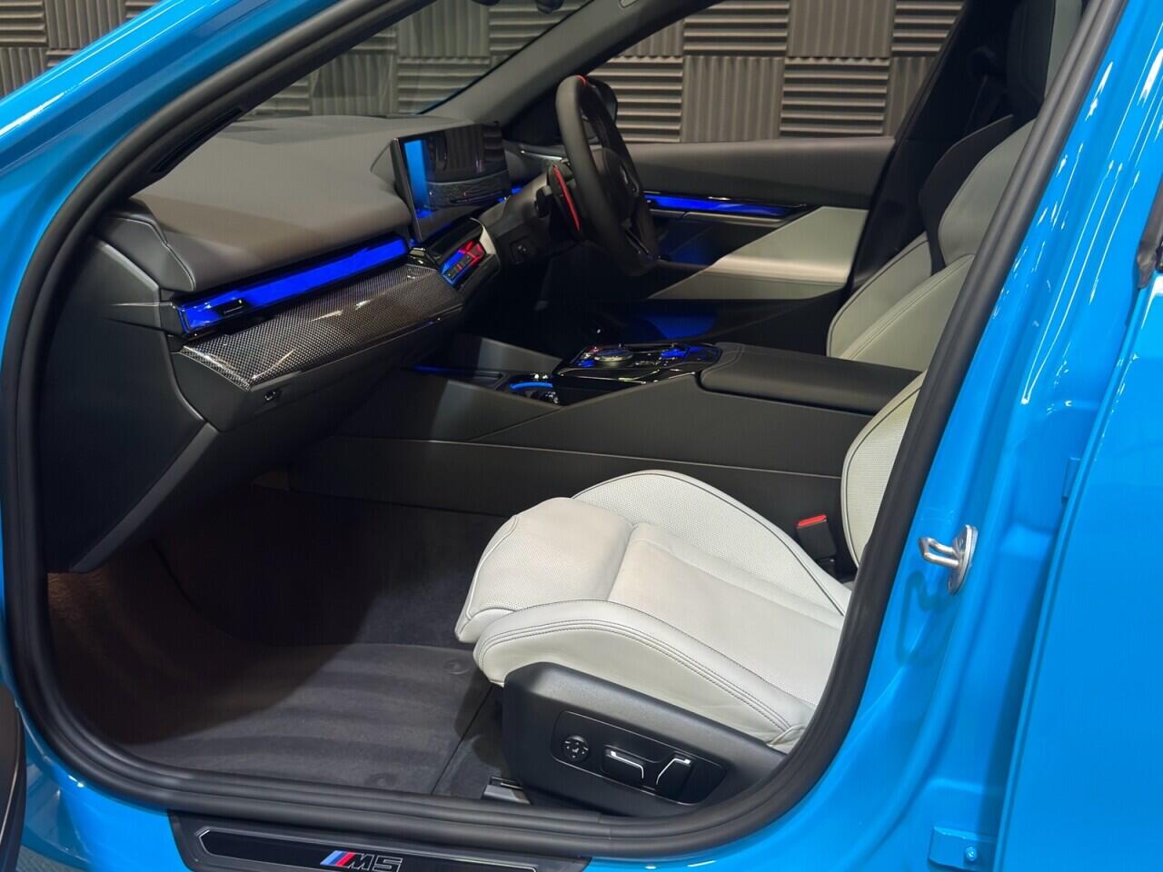 BMW M5 view 29