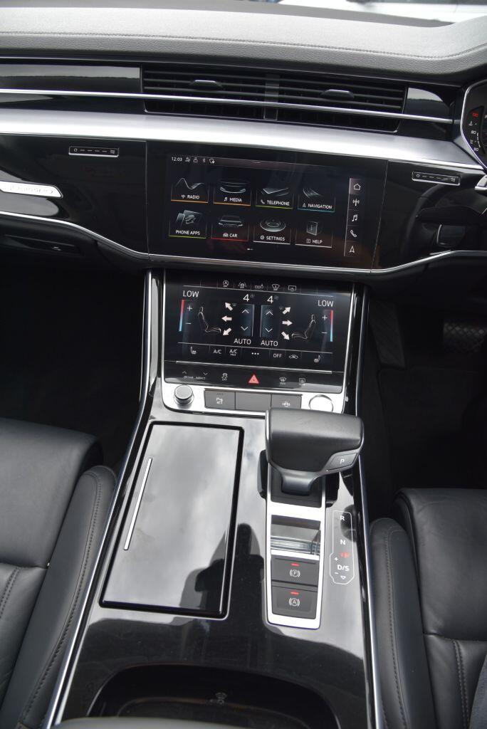 Audi A8 view 38