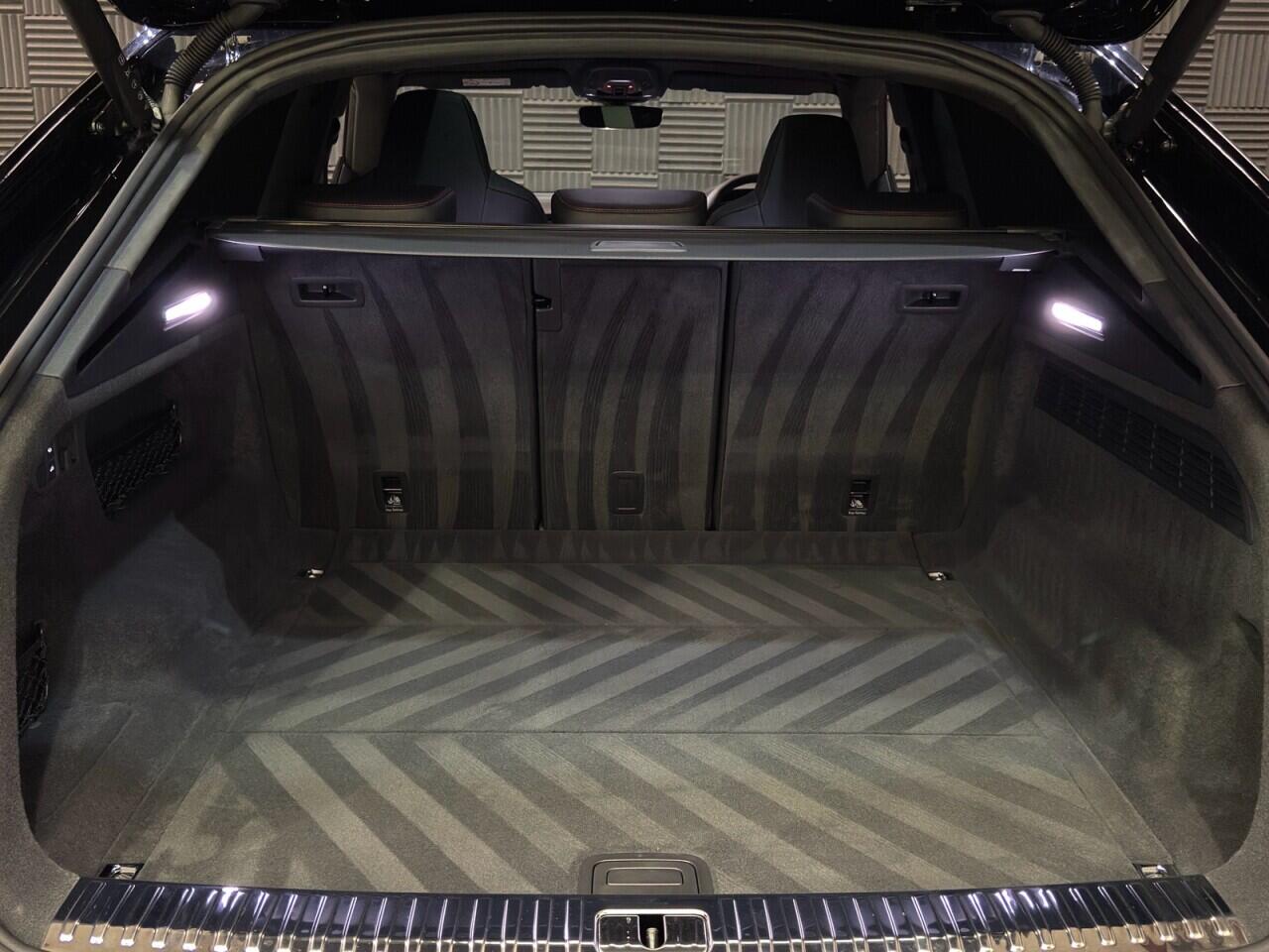 Audi RSQ8 view 32