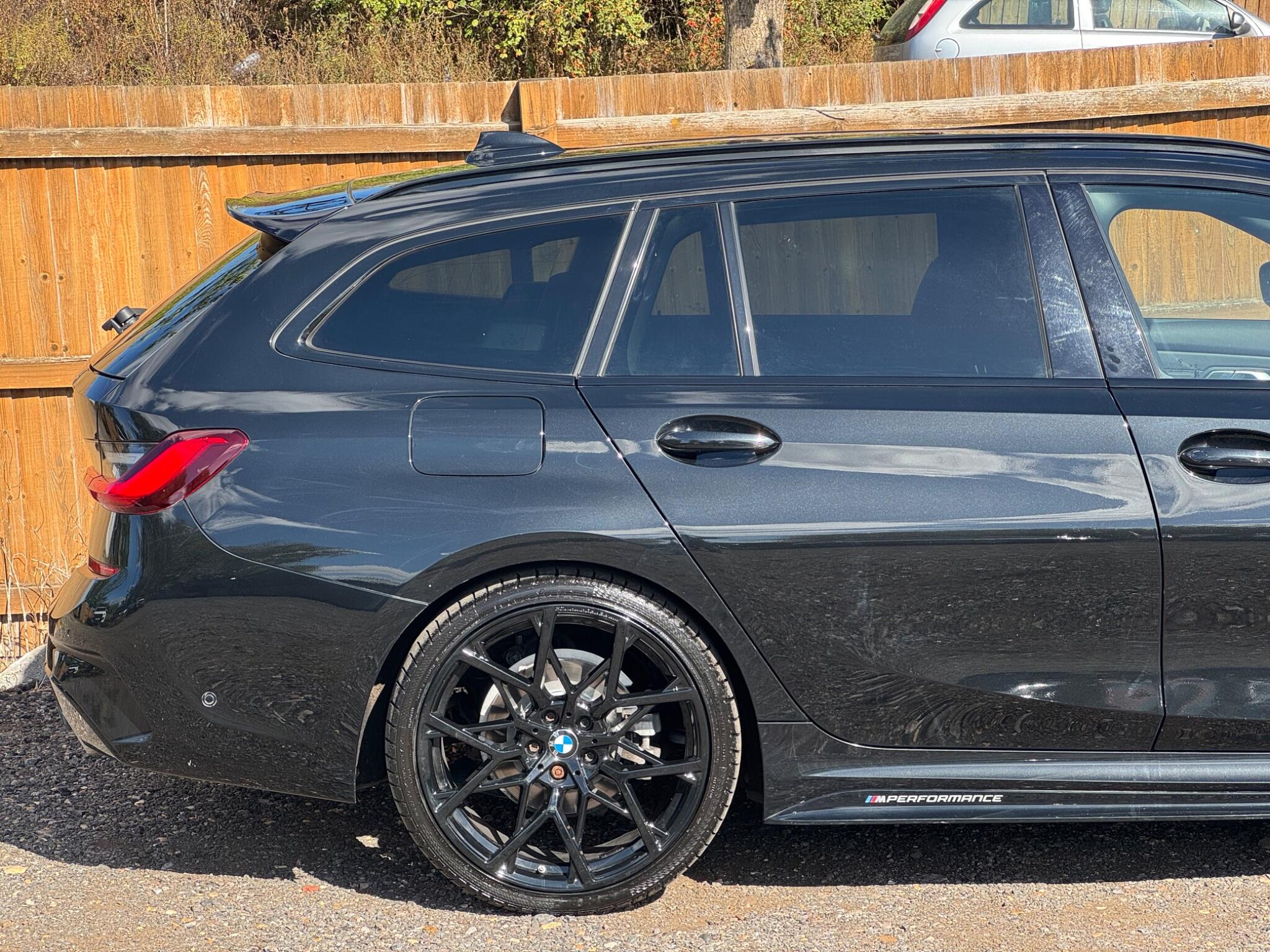 BMW 3 Series view 35