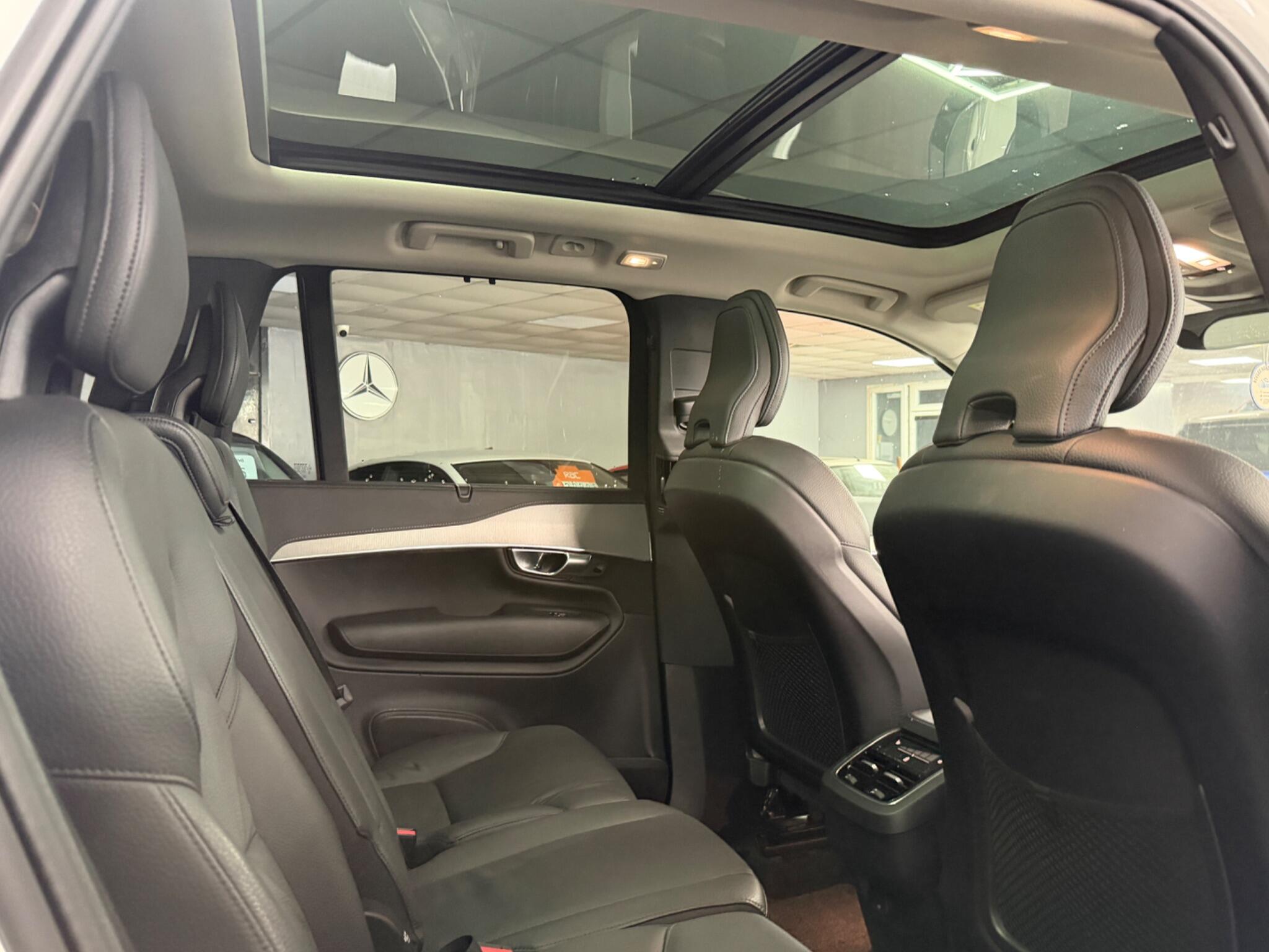 Volvo XC90 view 38