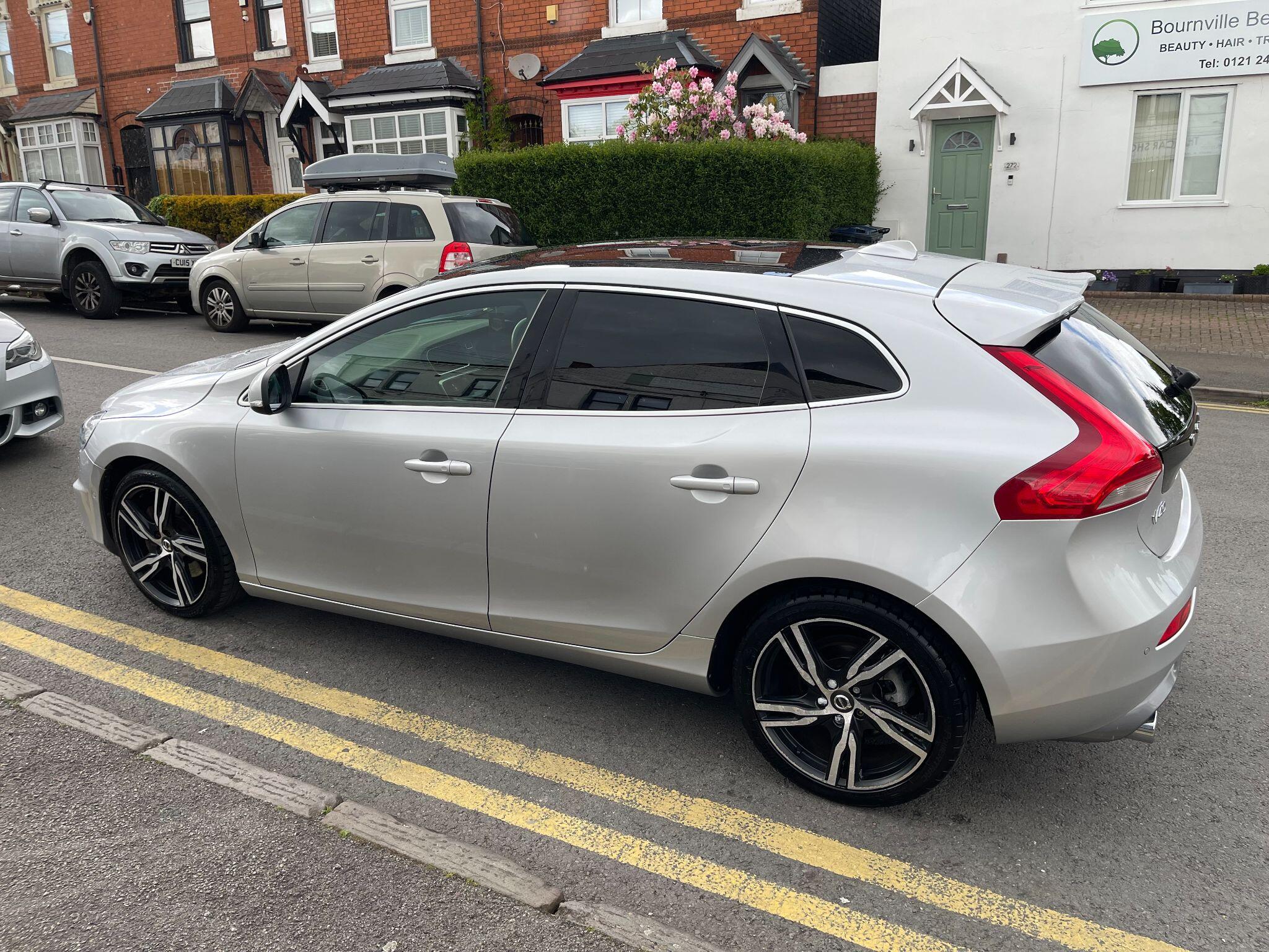Volvo V40 view 16
