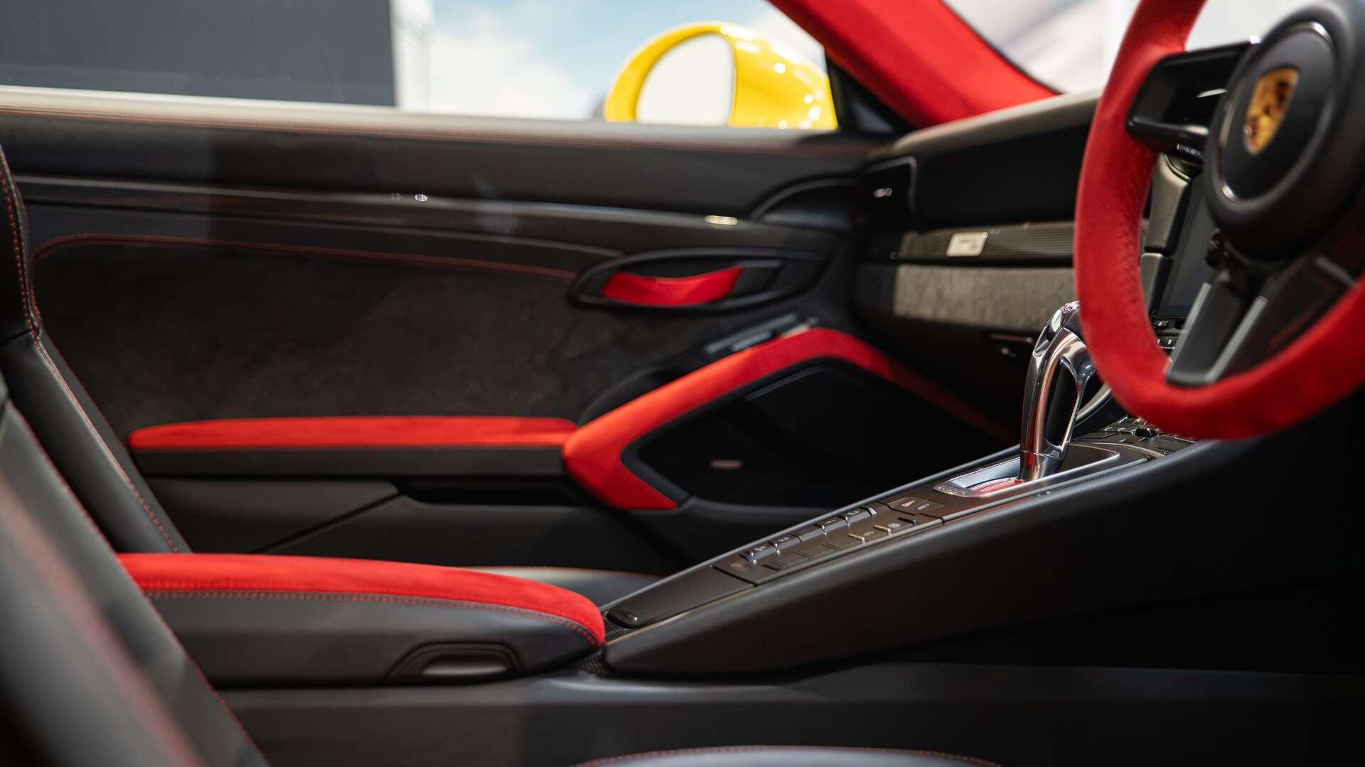 Porsche 911 view 28