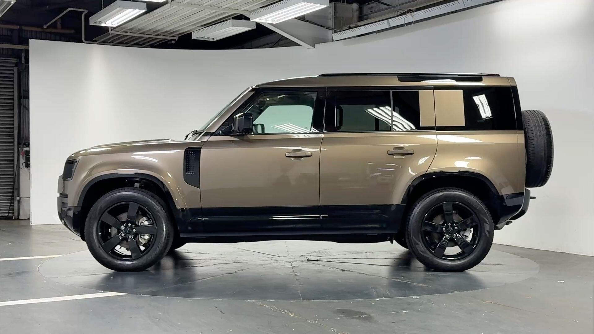Land Rover Defender view 29