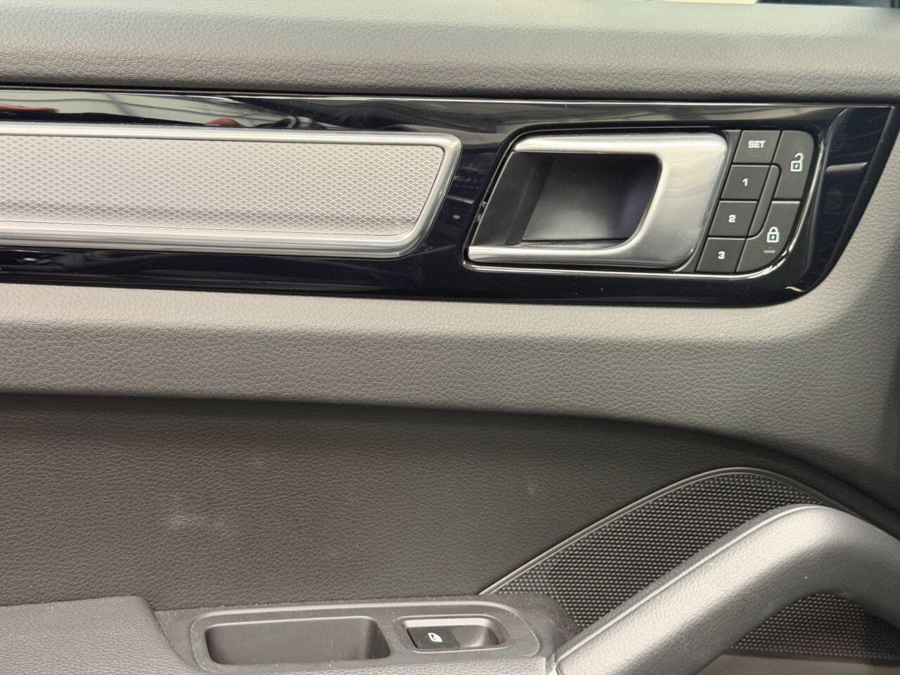 Porsche Cayenne view 48