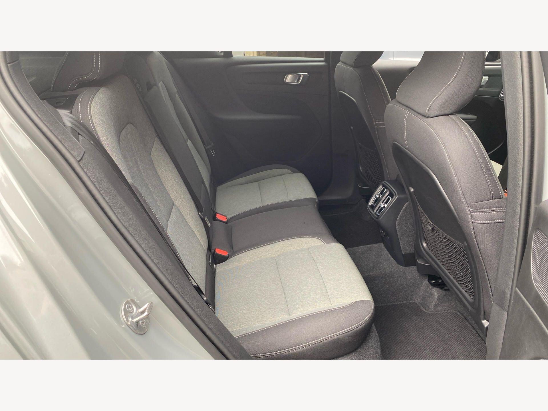 Volvo XC40 view 9