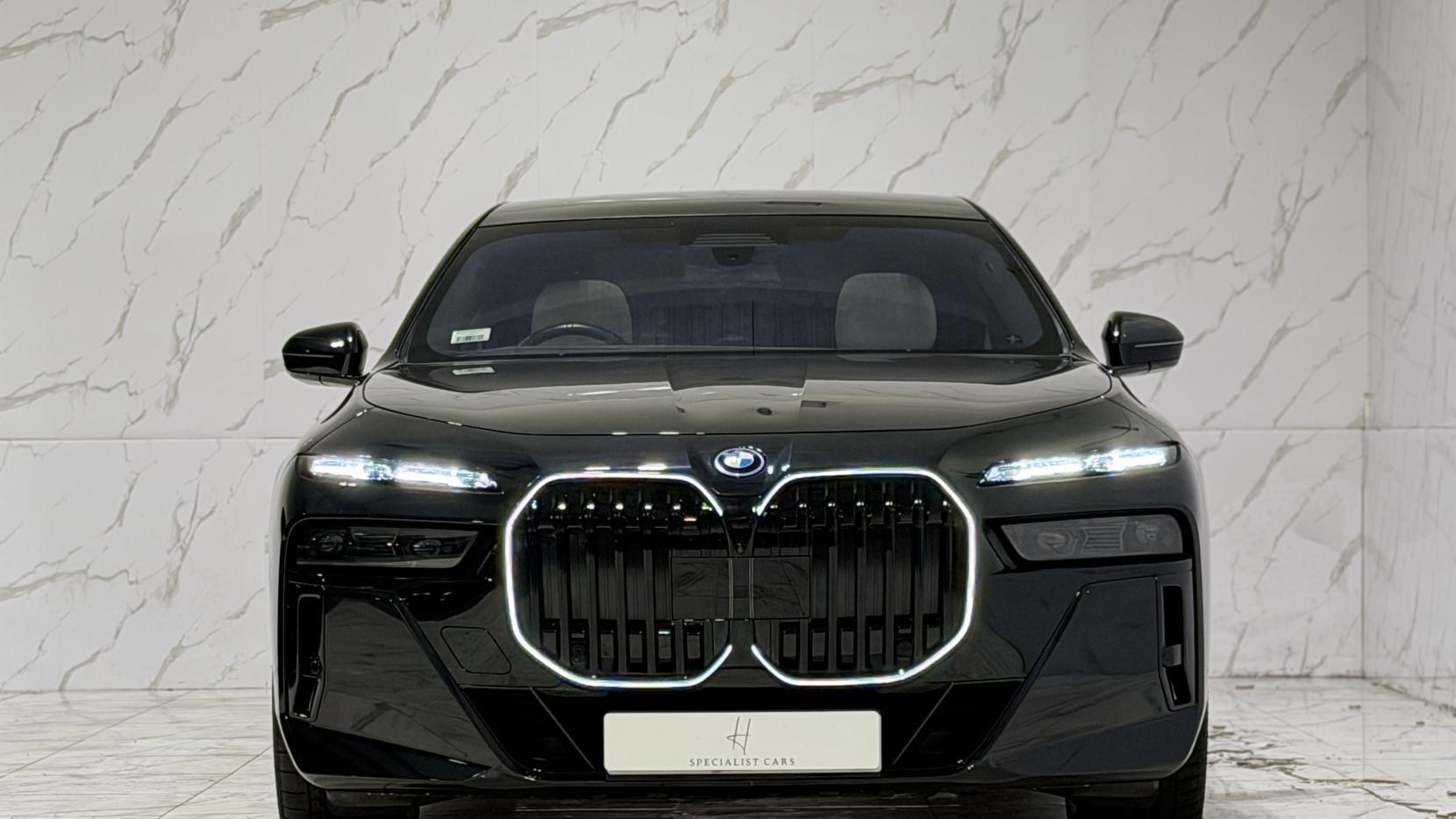 BMW i7 view 2