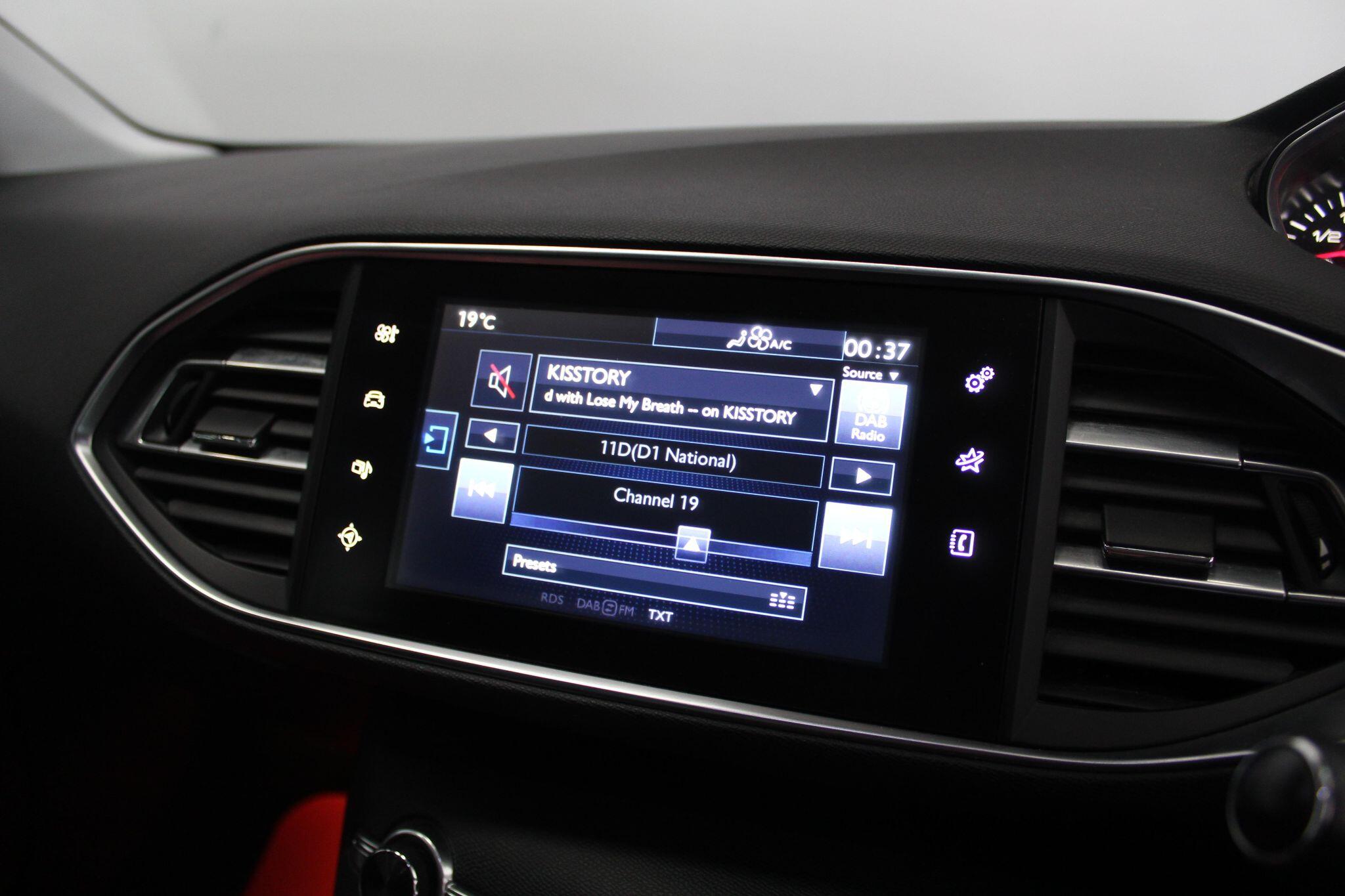 Peugeot 308 view 34