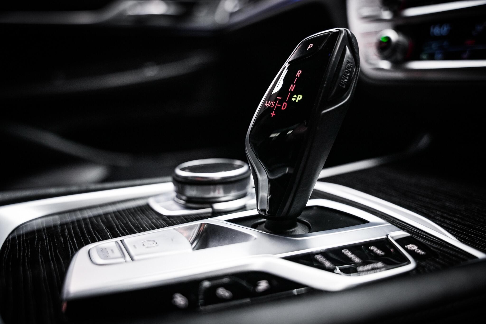BMW 7 Series view 40