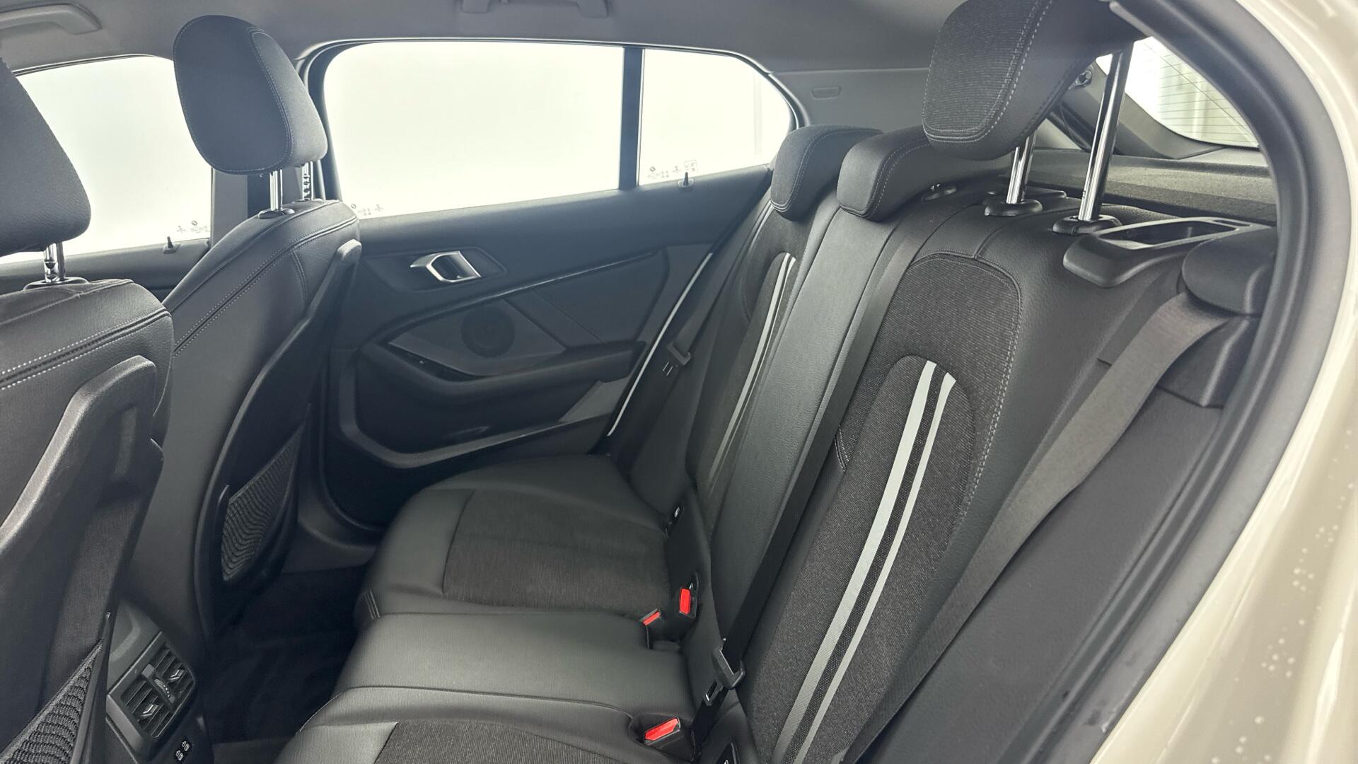 BMW 1 Series view 14