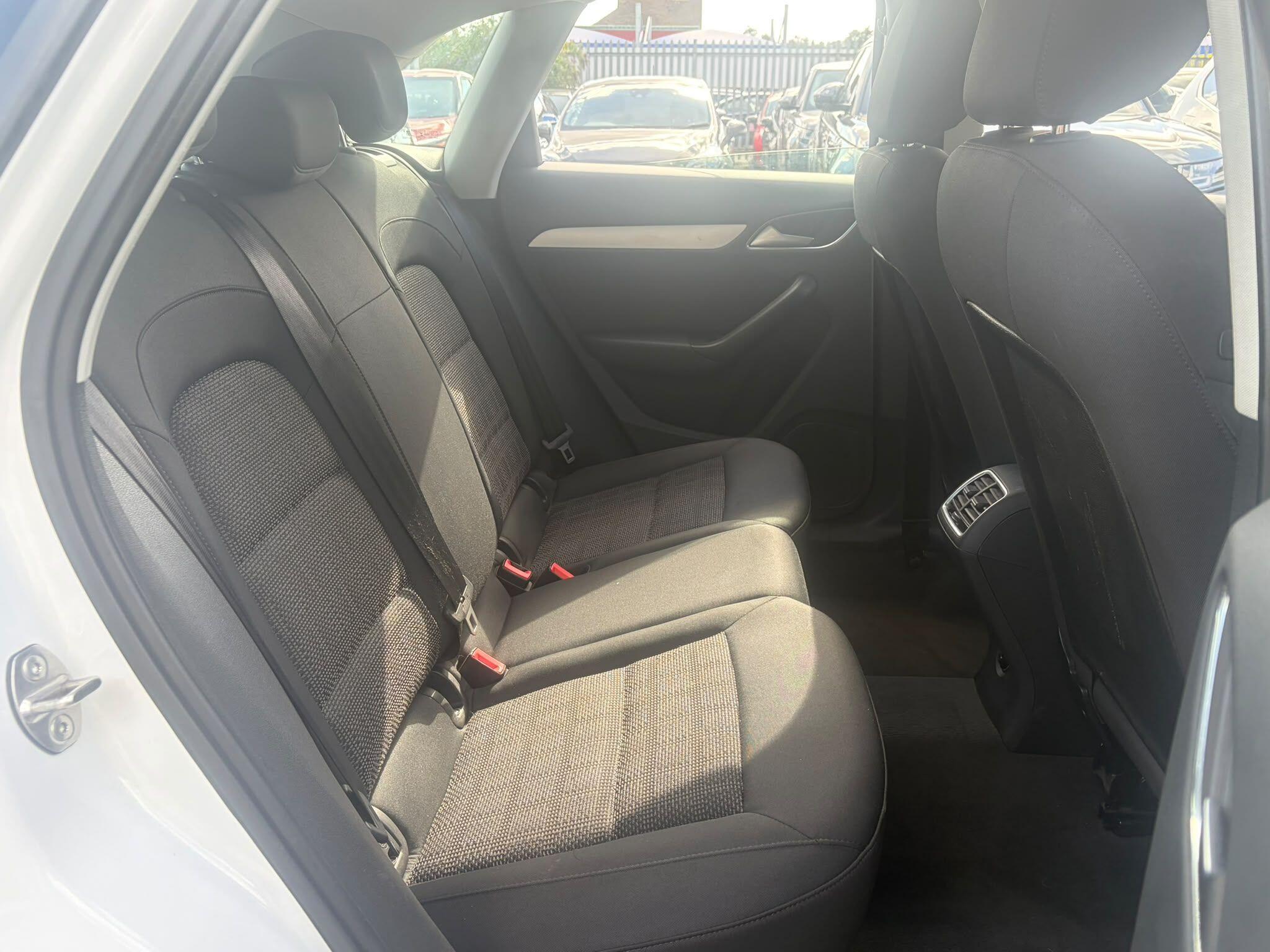 Audi Q3 view 12